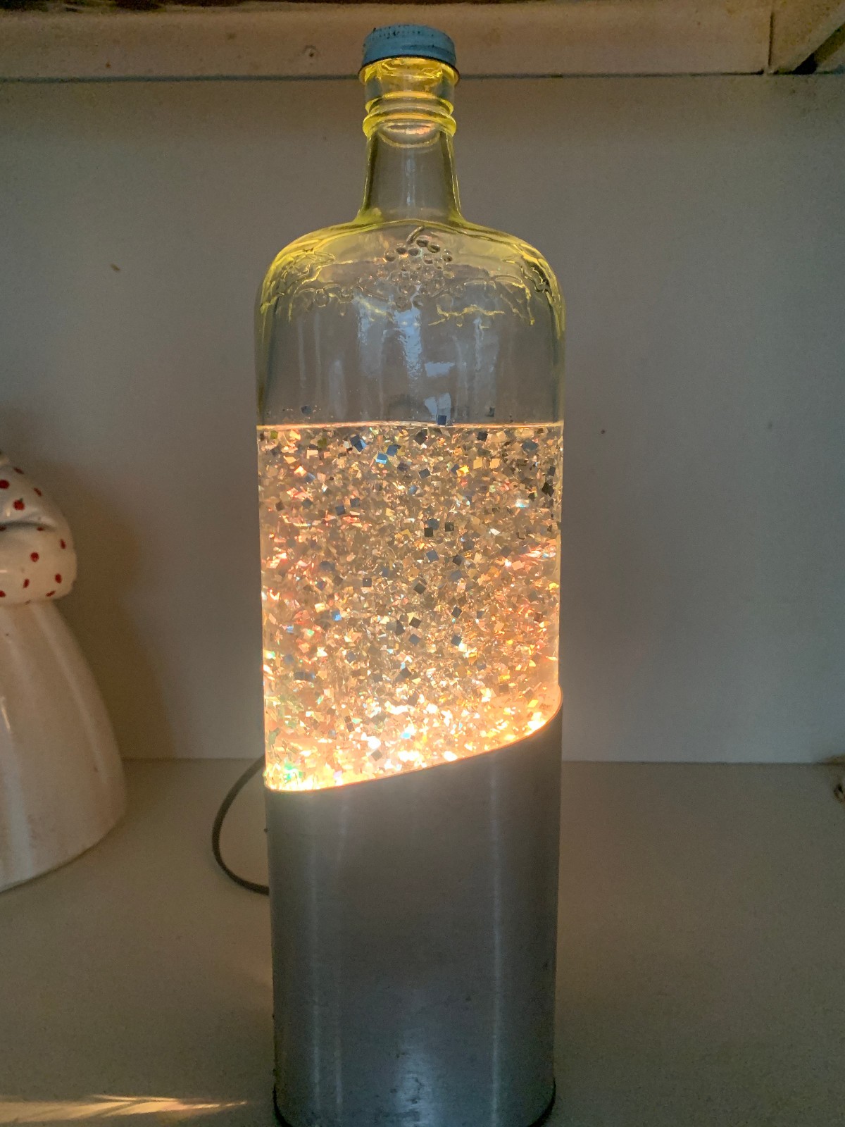 Vtg 1981 GEMLITE LAVA LAMP OVAL CONTINENTAL GLITTER LAMP #750 FOR PARTS NO TOP Vtg 1981 GEMLITE LAVA LAMP OVAL CONTINENTAL GLITTER LAMP #750 FOR PARTS NO TOP