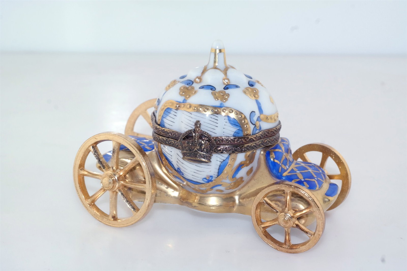 Rochard Limoges France Handpainted Carriage Box Rochard Limoges France Handpainted Carriage Box