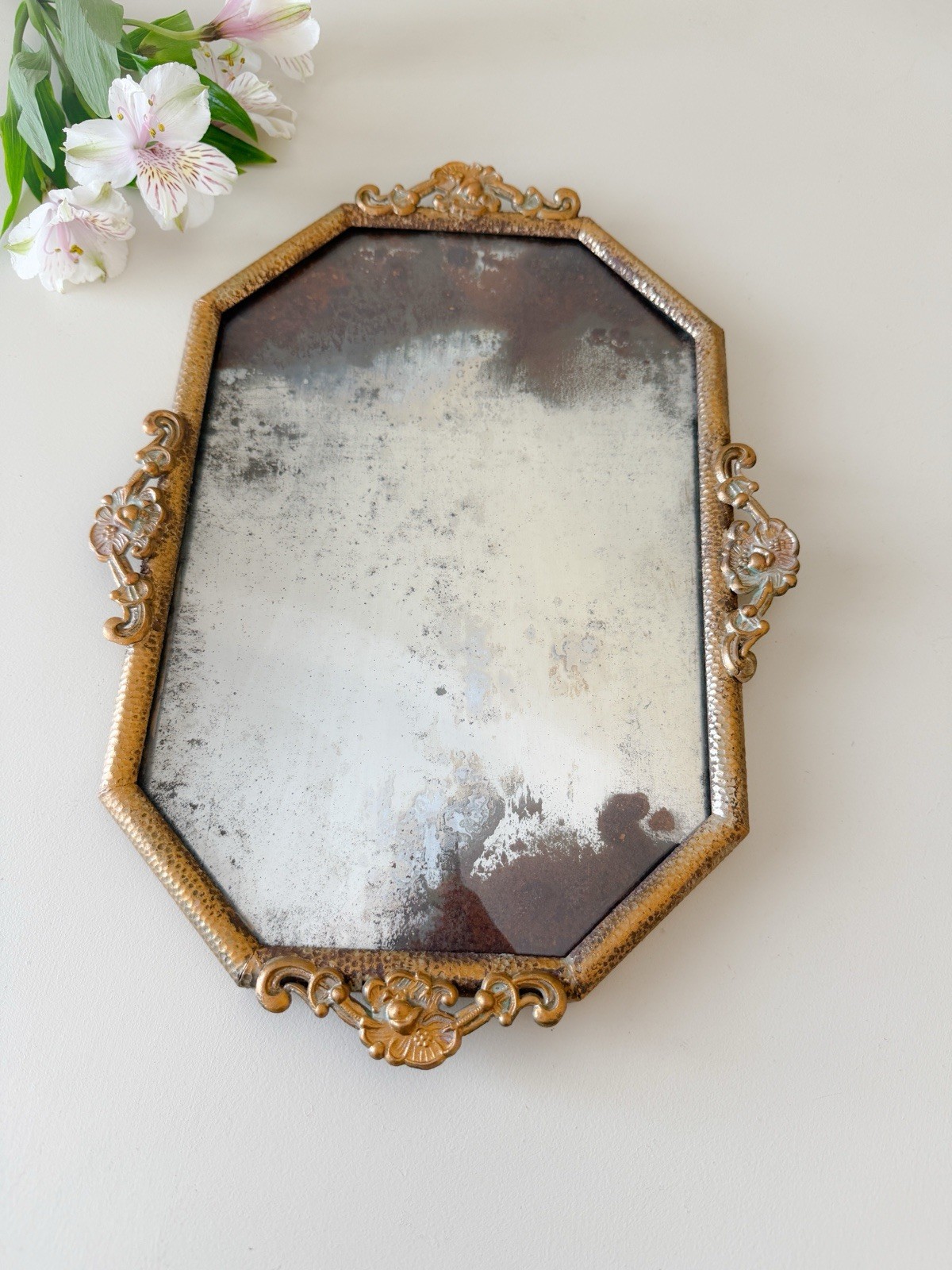 VTG Ornate Gold Gilt Scroll Hollywood Regency Frame Brass Metal Convex Glass