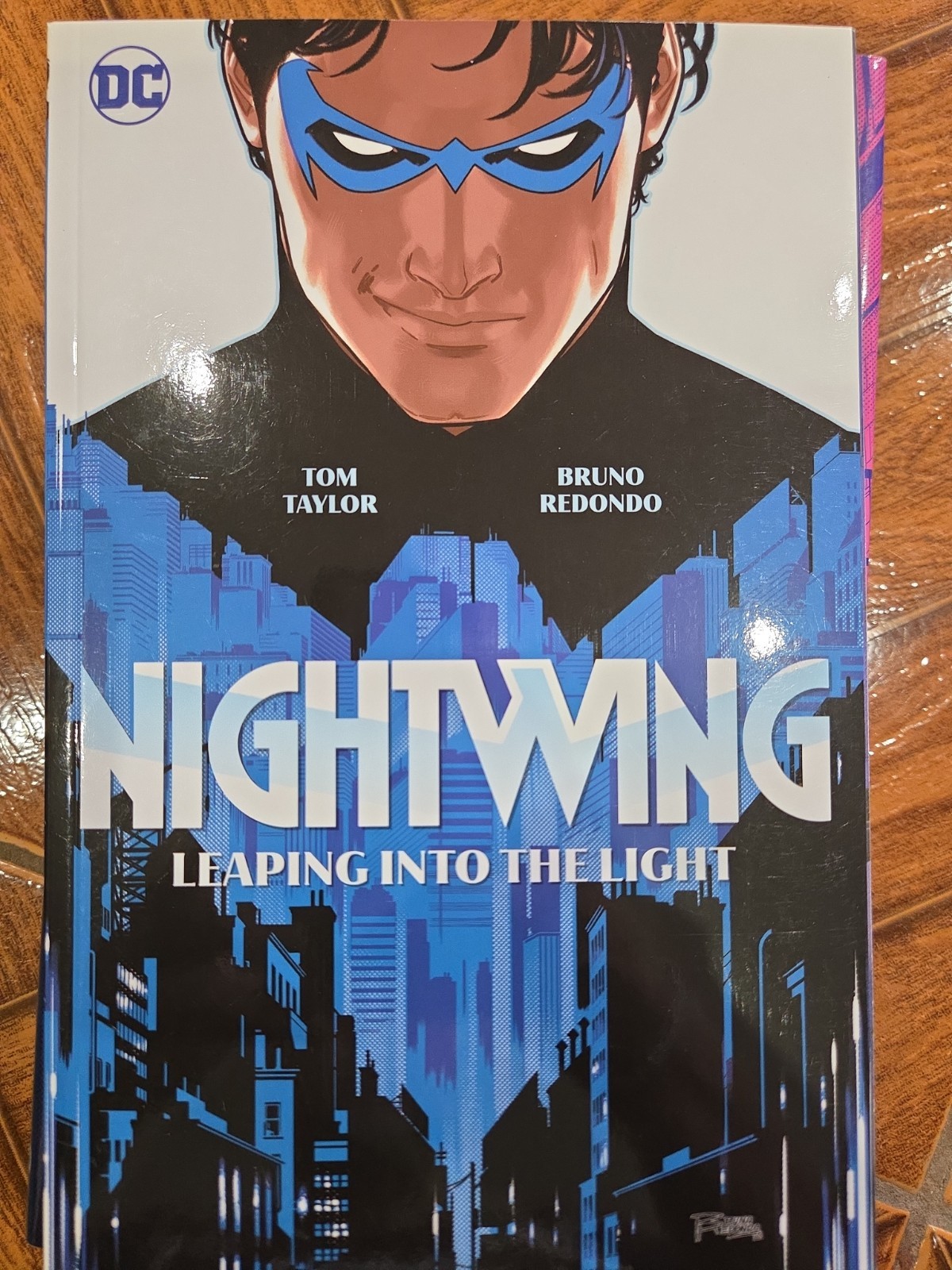 Nightwing Vol 1 Leaping Into The Light Tpb (2021, T Taylor, B Redondo DC Comics) Nightwing Vol 1 Leaping Into The Light Tpb (2021, T Taylor, B Redondo DC Comics)