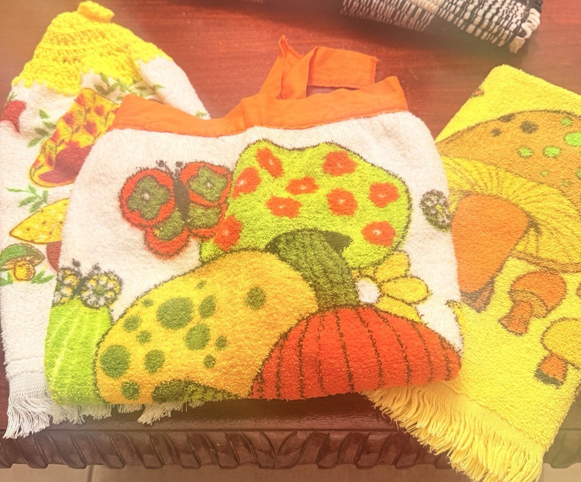 3pc SET VTG 1970s Mushroom Towel Apron Kitchen Towel Yellow Crochet Top Towel