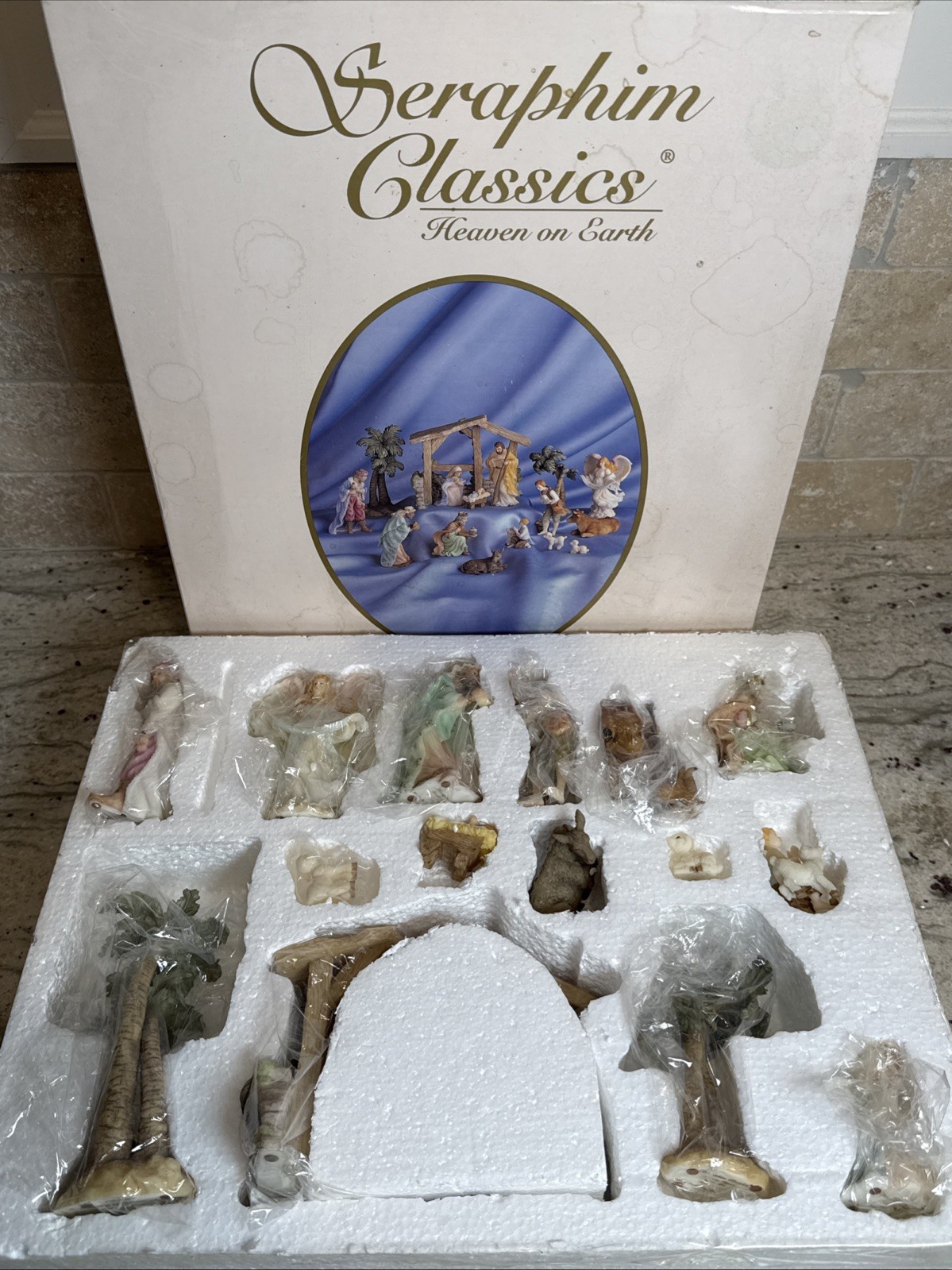 NEW Roman Seraphim Classics Heaven on Earth 16 Piece Nativity Set Vintage 1990's