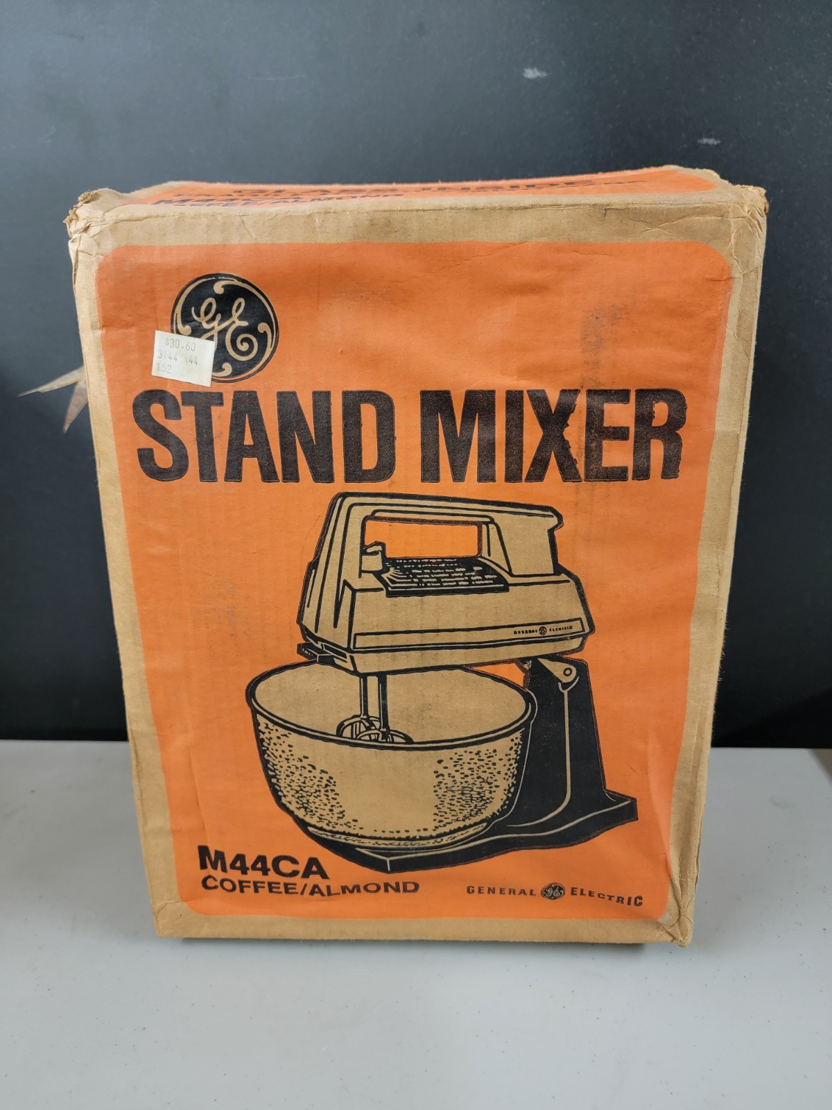 Vintage General Electric hand-held/stand mixer M44 With Original Bowl. Works