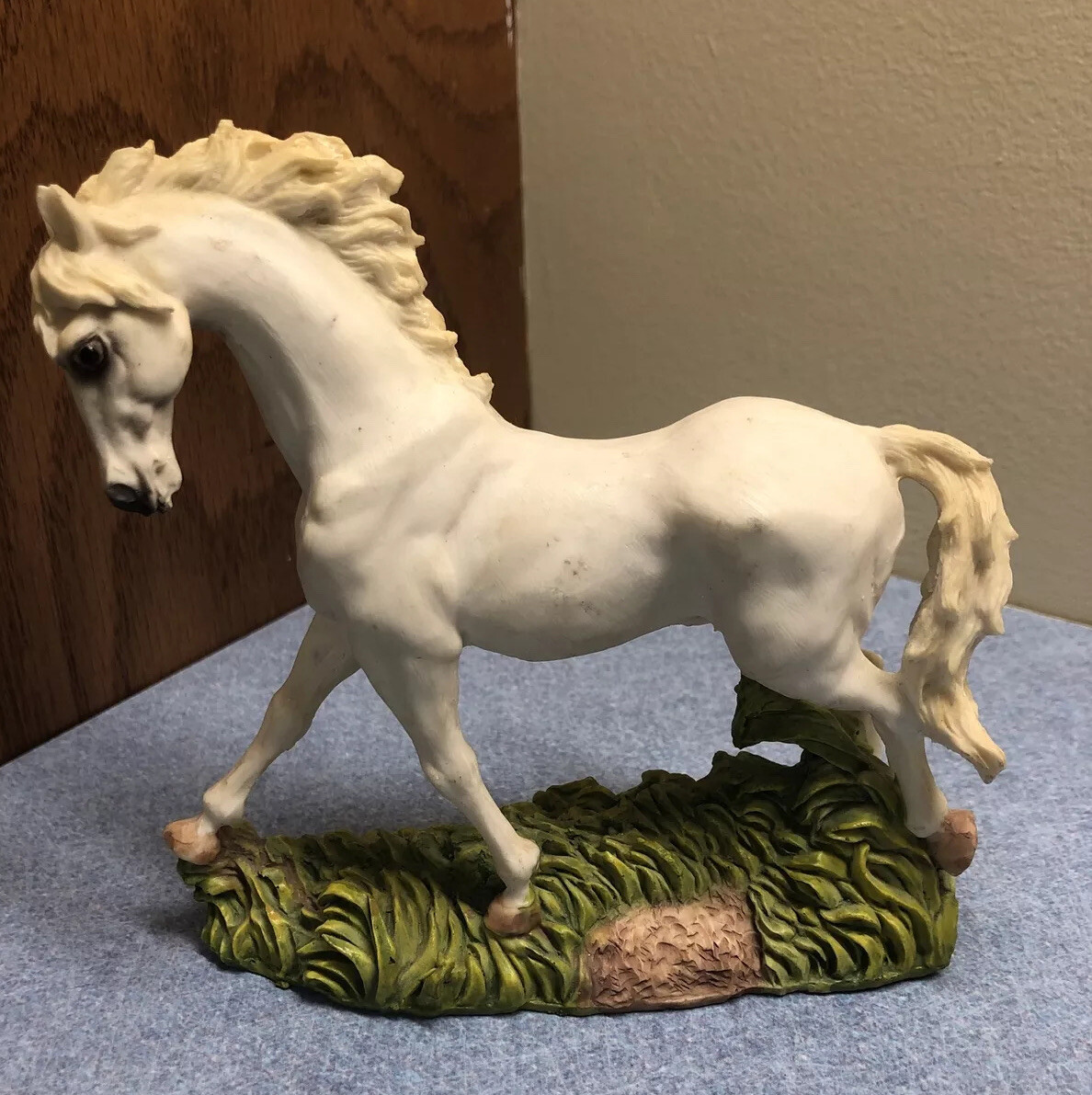 Pretty Lipco Vintage White Horse Figurine cast Resin 5.5" tall Pretty Lipco Vintage White Horse Figurine cast Resin 5.5" tall