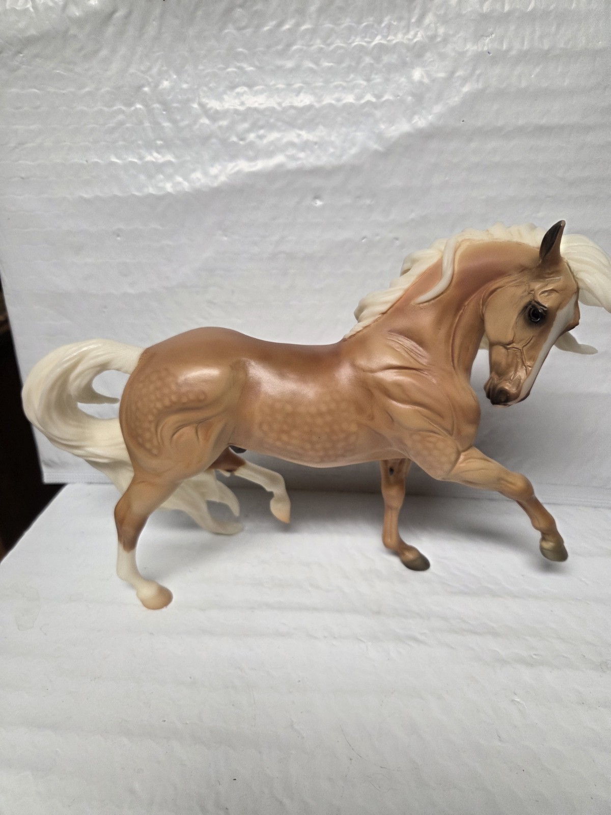 Breyer Samba Surprise Breyerfest BF 2016 Matte Esprit Dappled Palomino Breyer Samba Surprise Breyerfest BF 2016 Matte Esprit Dappled Palomino