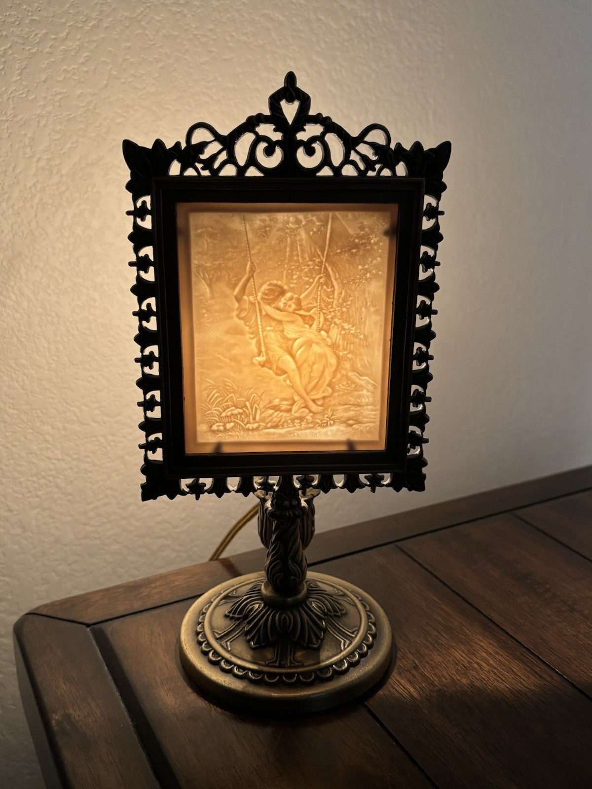 Victorian Style Porcelain Lithophane Accent Lamp David Delamare, Couple On Swing Victorian Style Porcelain Lithophane Accent Lamp David Delamare, Couple On Swing