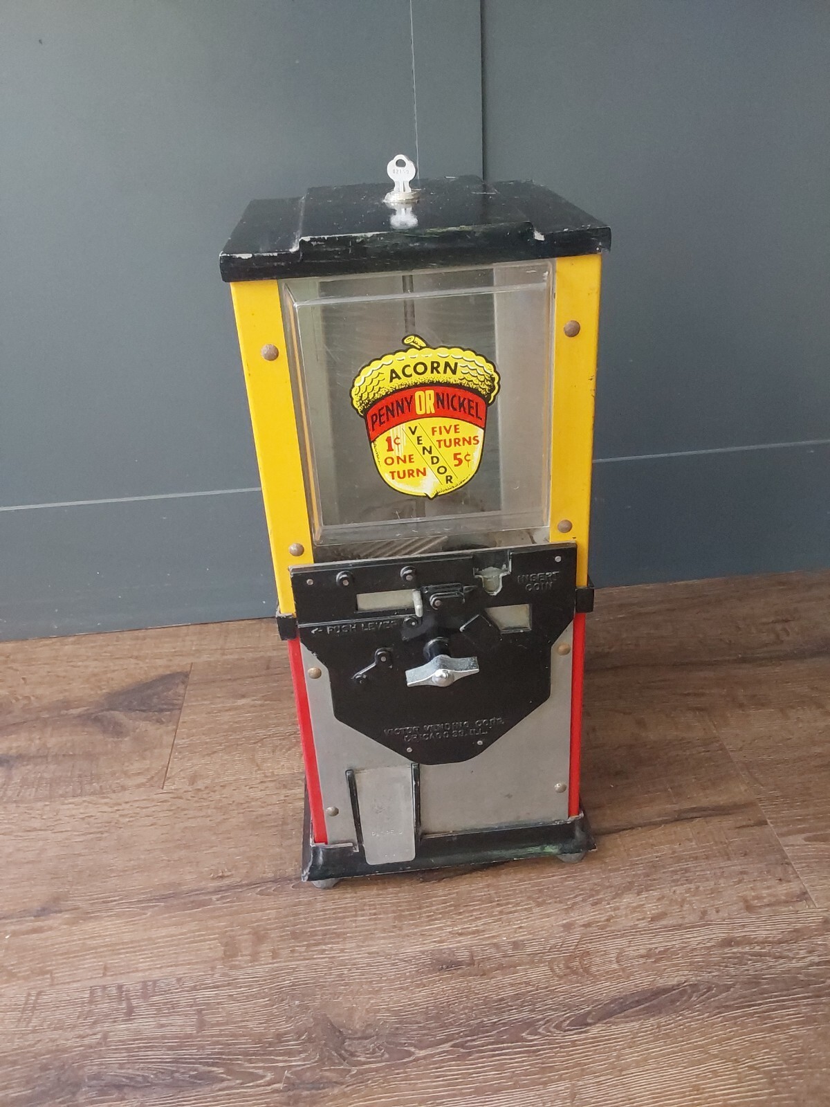 1950s Victor Acorn 1 Cent/5 Cent Gumball Toy Capsule Vending Machine Works