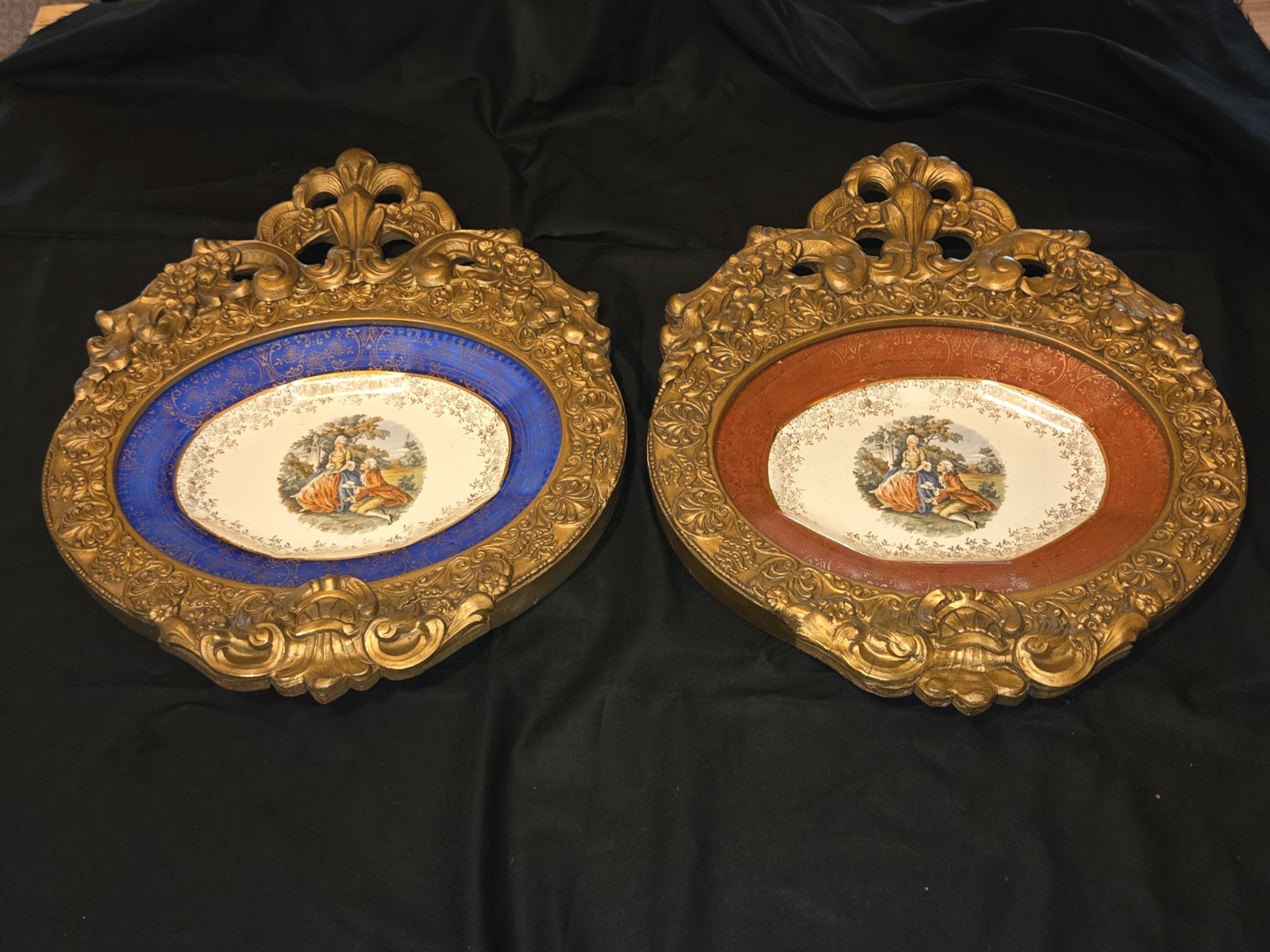 Pair Of Matching Antique Gold Gilded Carved Wooden Frames Oval Shaped Pair Of Matching Antique Gold Gilded Carved Wooden Frames Oval Shaped