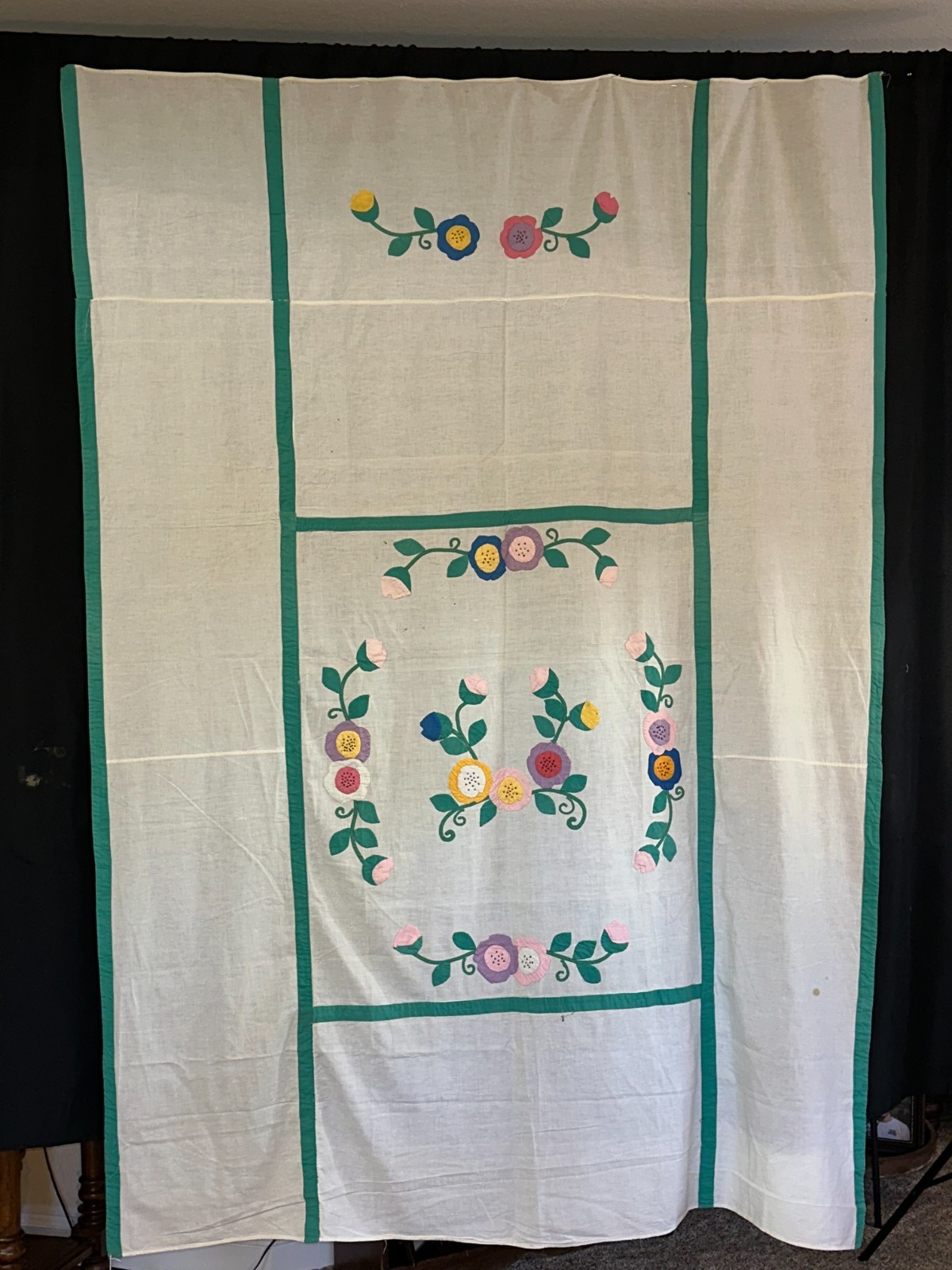 NICE - Vintage Appliqué & Embroidered Finished Spread - c1920-30s - Flour Sacks NICE - Vintage Appliqué & Embroidered Finished Spread - c1920-30s - Flour Sacks