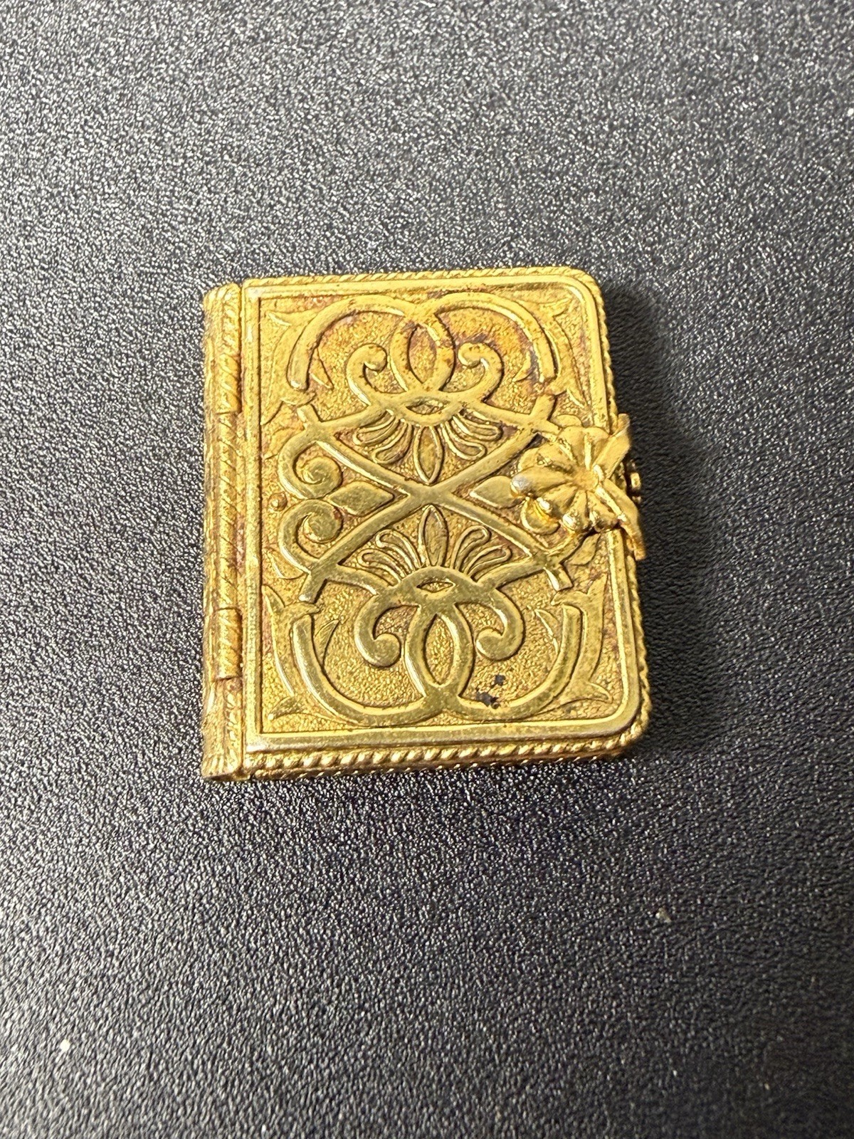 Vintage Gold Toned Avon Memory Book for Perfume Glacé Vintage Gold Toned Avon Memory Book for Perfume Glacé
