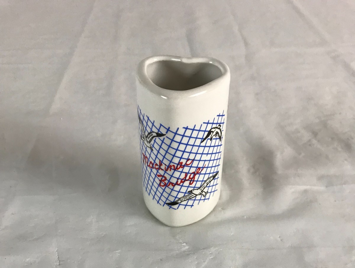 vtg Lipco Mackinac Bridge Souvenir Toothpick Holder Seagulls Heart Shape 2.5" vtg Lipco Mackinac Bridge Souvenir Toothpick Holder Seagulls Heart Shape 2.5"