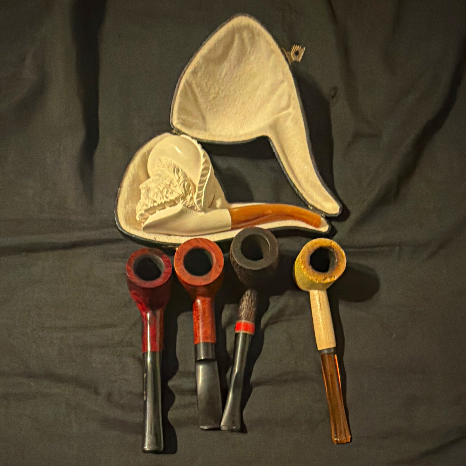 Lot of 4 Tobacco Smoking Pipes + 2 Pipe Cases, White Carved, Multicolor Lot of 4 Tobacco Smoking Pipes + 2 Pipe Cases, White Carved, Multicolor