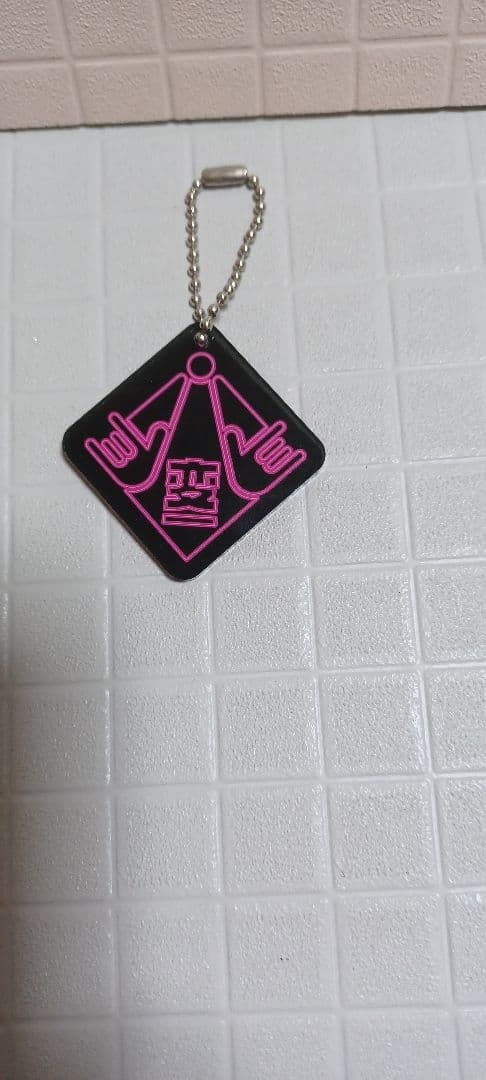 Perverted Gentlemen's Club Acrylic Key Chain Black Pink White Hand Sign "変" Perverted Gentlemen's Club Acrylic Key Chain Black Pink White Hand Sign "変"