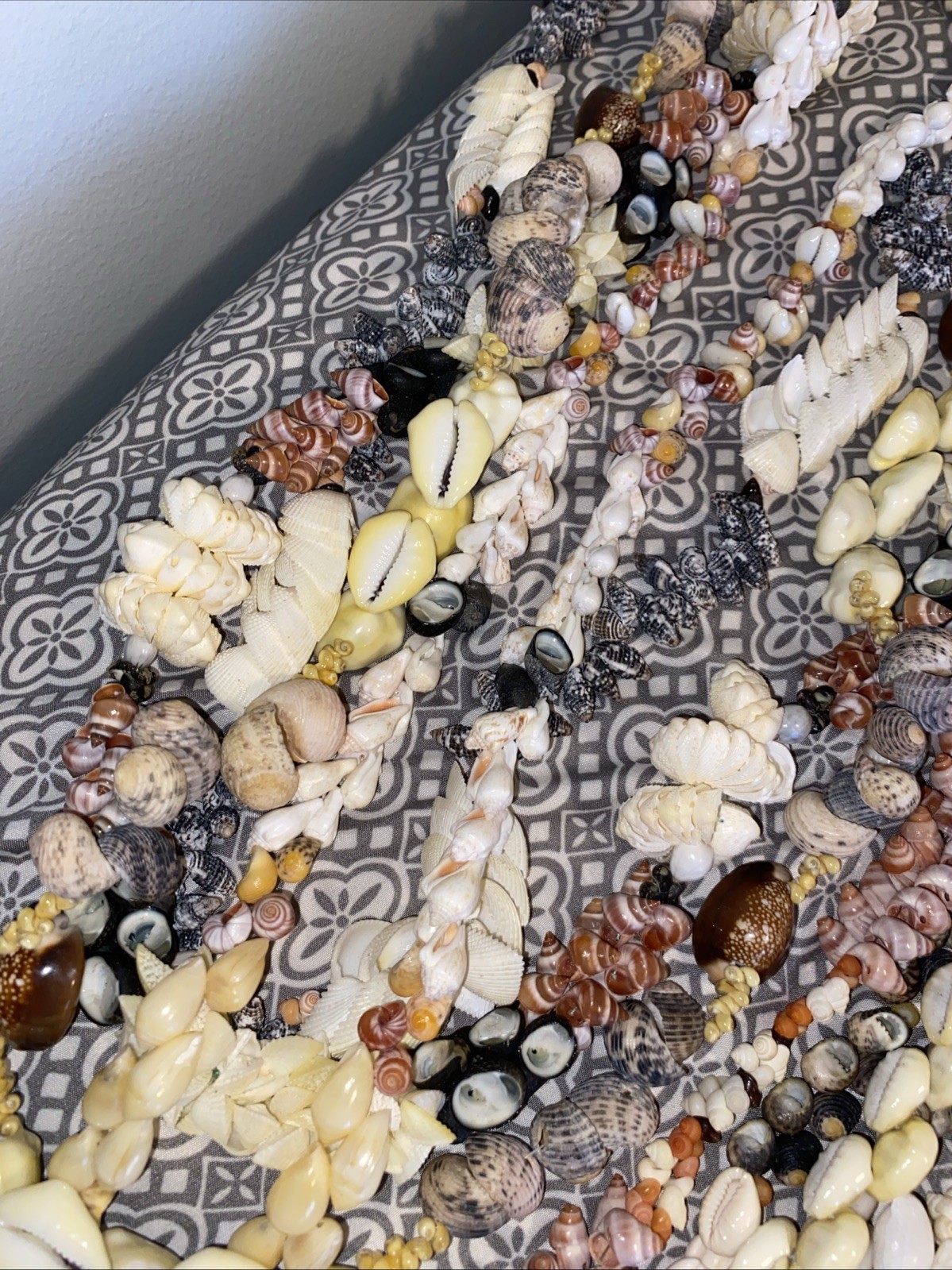 Authentic Tahitian Shell Necklaces (Tahitian Coquillage) Tahitian Leis Authentic Tahitian Shell Necklaces (Tahitian Coquillage) Tahitian Leis
