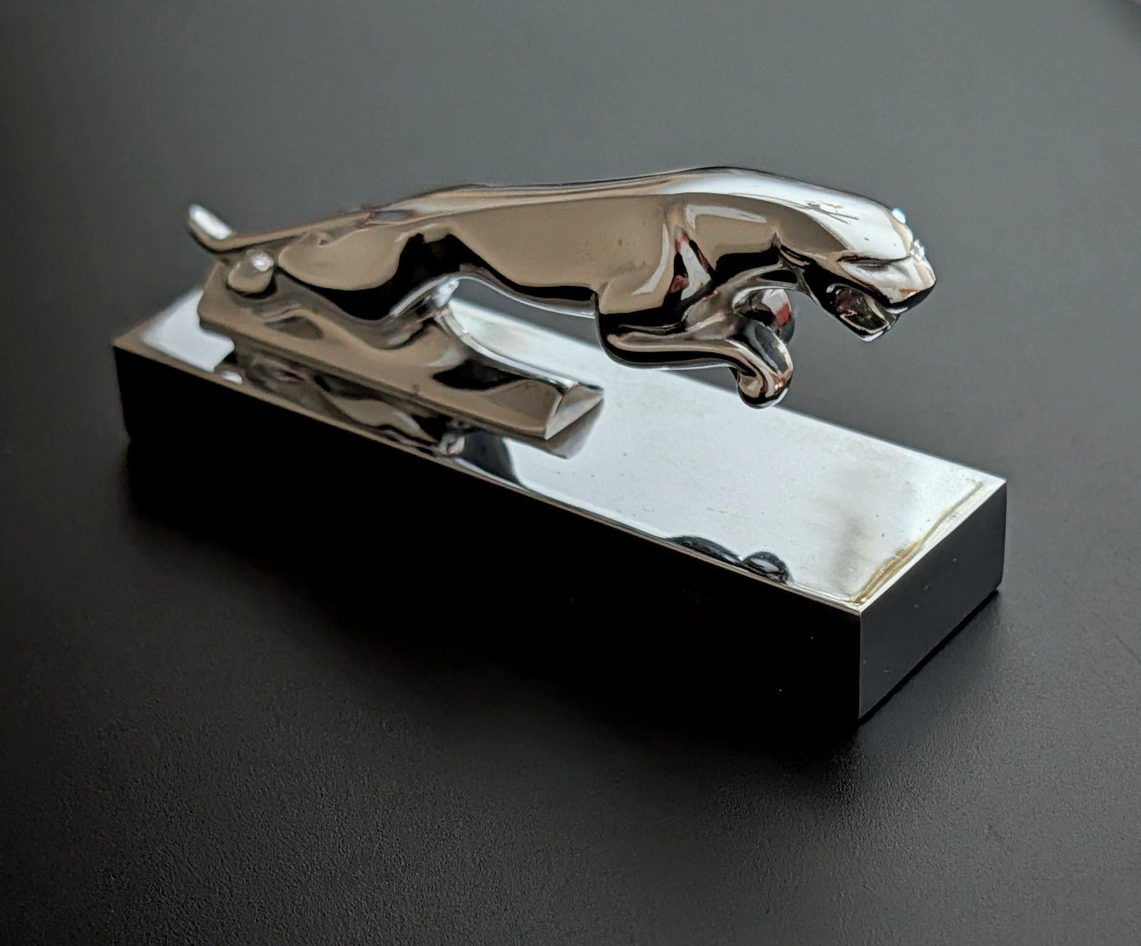 Vintage Jaguar Chrome Metal Paperweight Figurine Leaping Hood Ornament Desk Vintage Jaguar Chrome Metal Paperweight Figurine Leaping Hood Ornament Desk