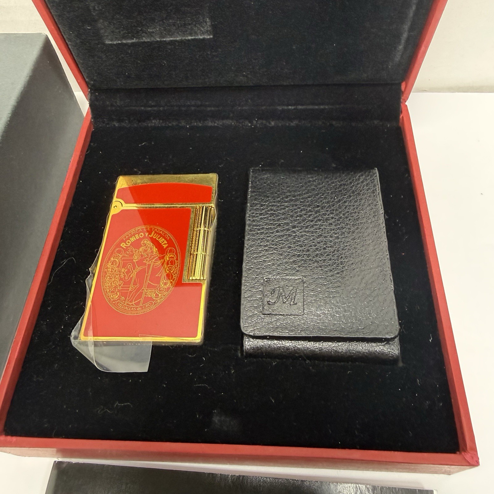 Romeo y Julieta Montecristo USA Red & Gold Lighter Dual Flame + Leather Case Romeo y Julieta Montecristo USA Red & Gold Lighter Dual Flame + Leather Case
