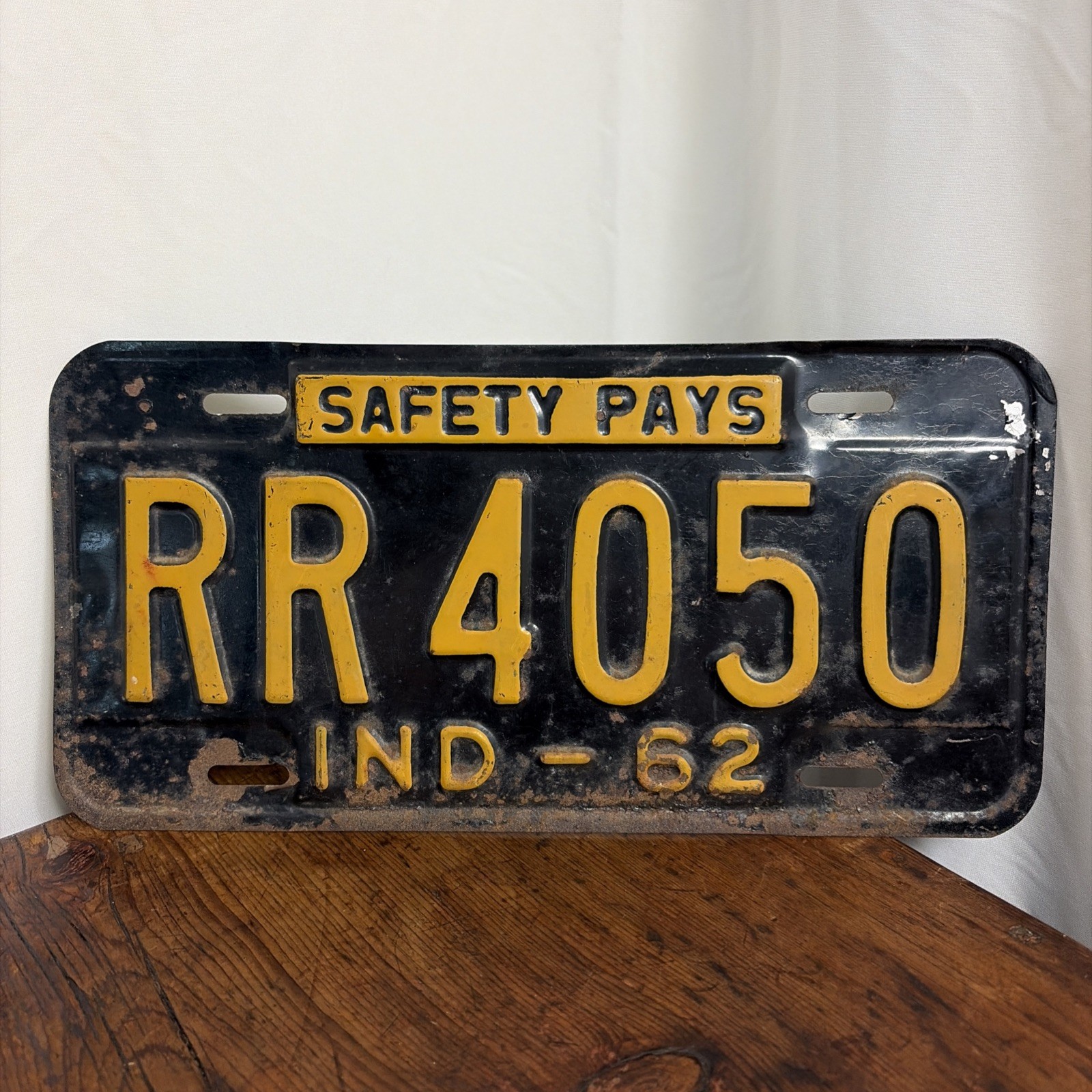 Vintage 1962 Indiana License Plate “Safety pays RR 4050 Vintage 1962 Indiana License Plate “Safety pays RR 4050