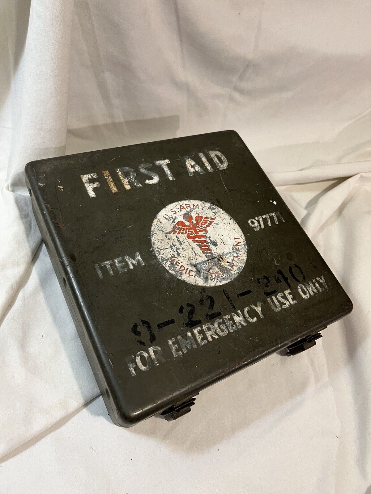 Vintage WWII US Army  Medical First Aid 97771 Military Metal box (No Contents)