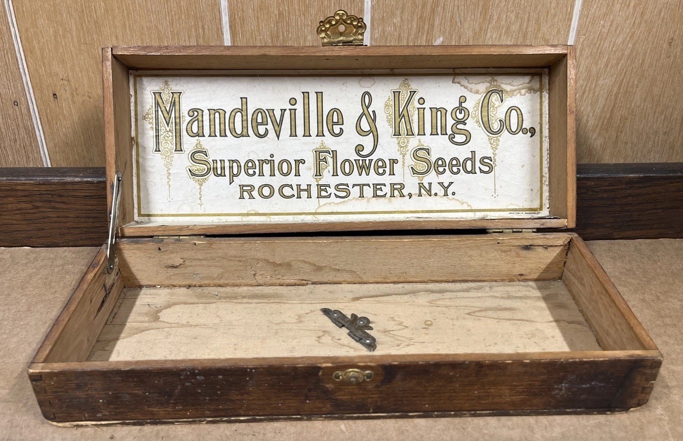 Rare White Label Antique Mandeville & King Co. Seed Box - Karl’s Lithograph NY Rare White Label Antique Mandeville & King Co. Seed Box - Karl’s Lithograph NY