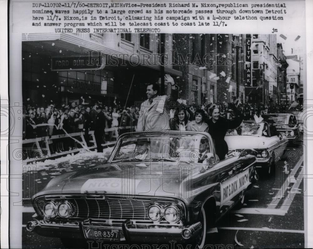 1960 Press Photo Vice Pres. Richard Nixon passes through downtown Detroit 1960 Press Photo Vice Pres. Richard Nixon passes through downtown Detroit