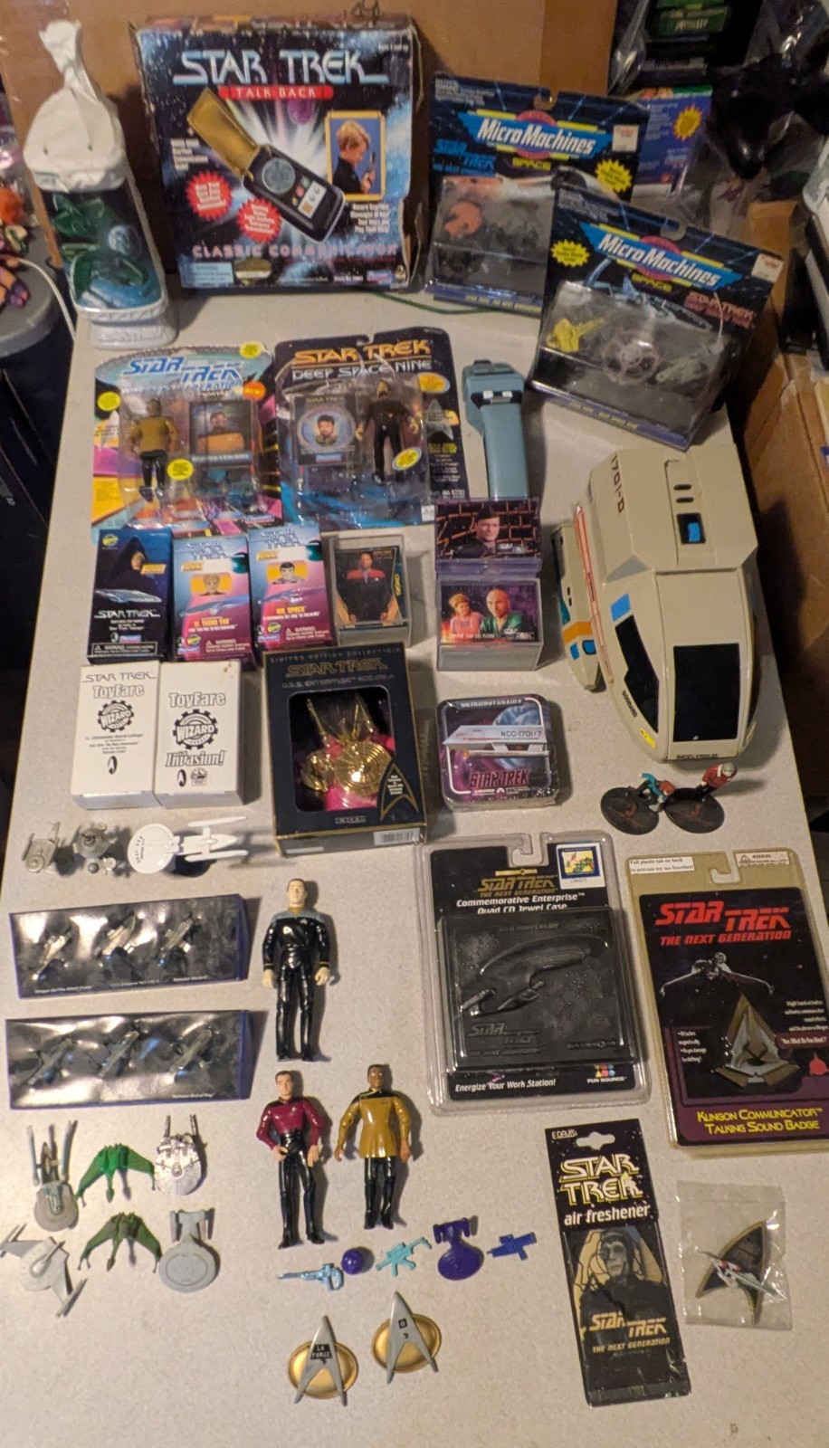 Huge Lot Of Star Trek Collectibles: 10 Figures, Micro Machines, Models, Ect Huge Lot Of Star Trek Collectibles: 10 Figures, Micro Machines, Models, Ect