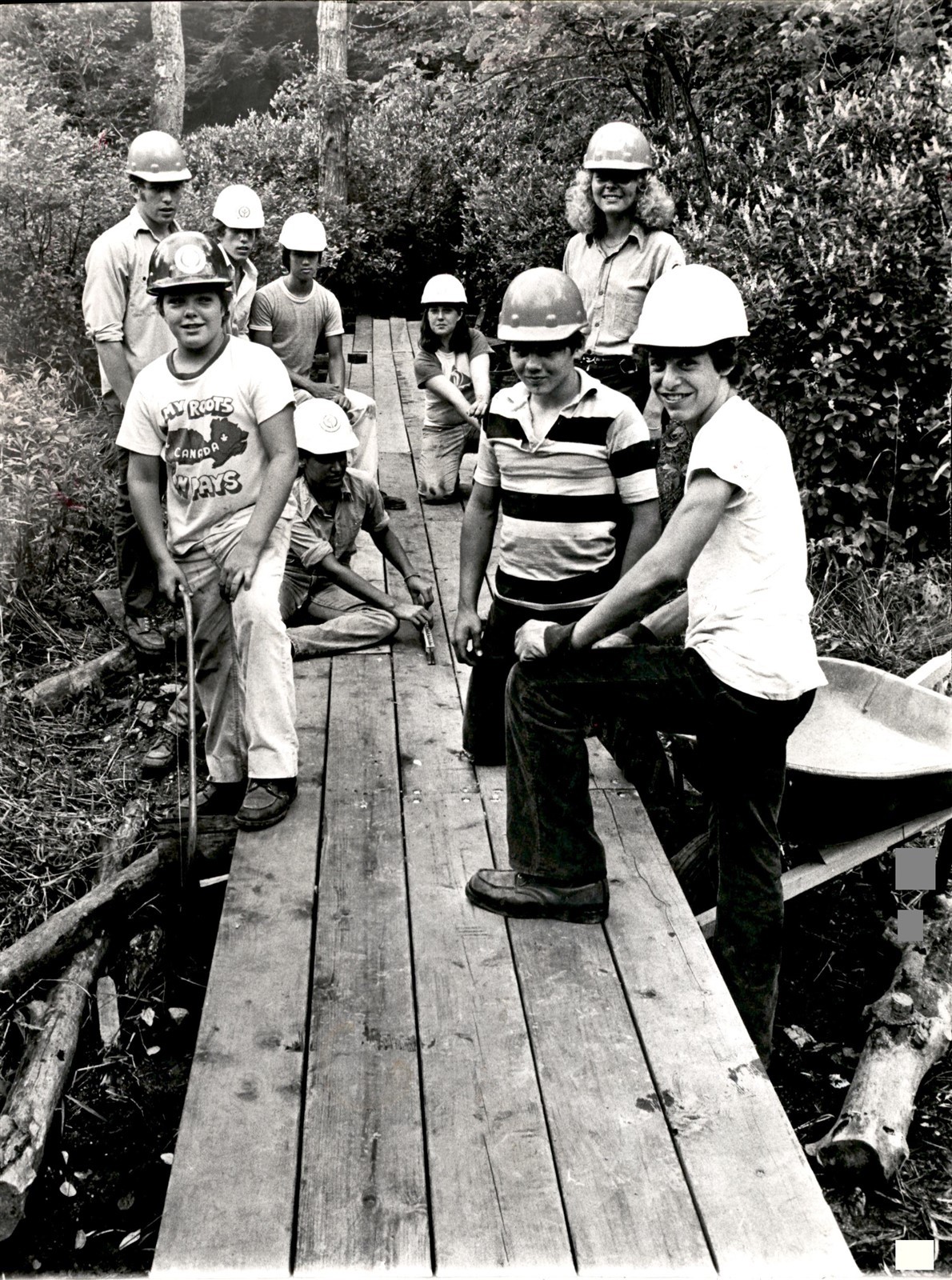 LG113 1979 Orig Photo YOUTH CONSERVATION CORPS BUILD SWAMP BOARDWALK BROOKLINE
