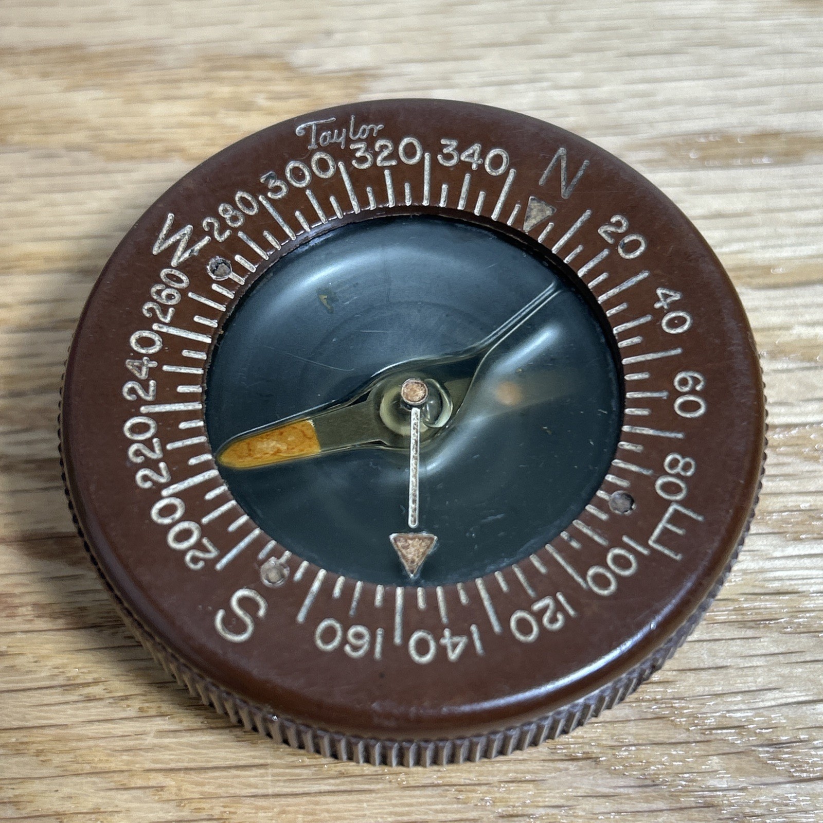 Vintage WW2 Taylor US Army Paratrooper Wrist Bakelite Compass Liquid Filled Vintage WW2 Taylor US Army Paratrooper Wrist Bakelite Compass Liquid Filled