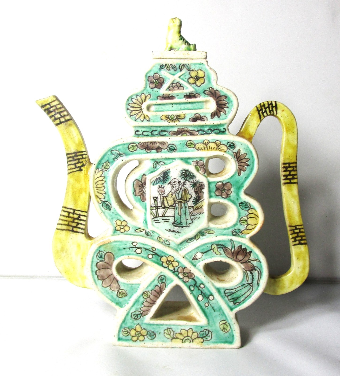 Fine Antique CHINESE Qing Dynasty Famille Verte Shou "Puzzle" Teapot circa 1890* Fine Antique CHINESE Qing Dynasty Famille Verte Shou "Puzzle" Teapot circa 1890*
