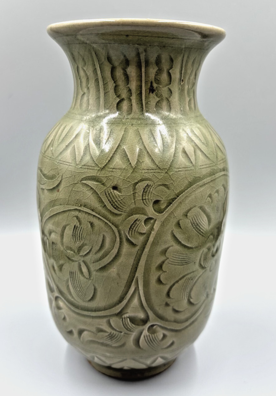 Chinese Celadon Porcelain Vase Hand Carved Floral Ming Style Ceramic Décor 18cm Chinese Celadon Porcelain Vase Hand Carved Floral Ming Style Ceramic Décor 18cm
