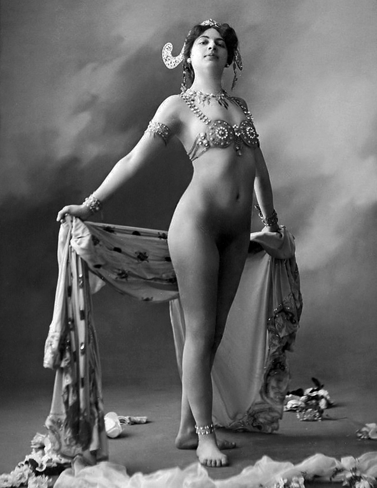 1917 Spy & Femme Fatale Mata Hari Nude Old Vintage Photo 13