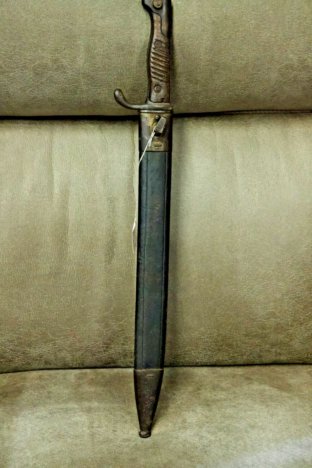 1916 WWI German Butcher Bayonet w/ Leather Scabbard 1916 WWI German Butcher Bayonet w/ Leather Scabbard