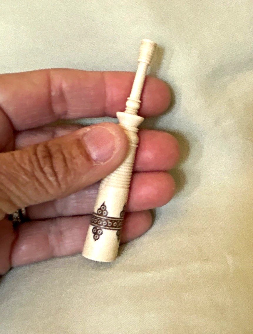 Antique Vintage Bovine Bone Sewing Needle Case Antique Vintage Bovine Bone Sewing Needle Case
