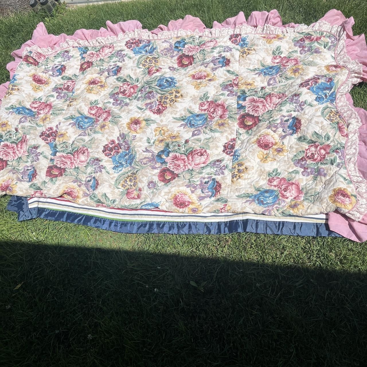 Vtg Oxford Drapery Company cabbage rose cottage core quilt Queen Made USA Vtg Oxford Drapery Company cabbage rose cottage core quilt Queen Made USA