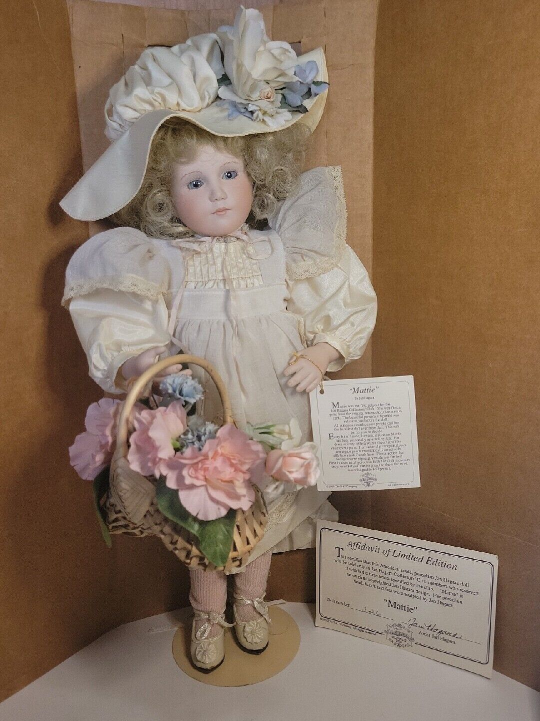 Jan Hagara 18” Porcelain Doll “Mattie” 1988 Collectors Club RARE W/Stand/Box 