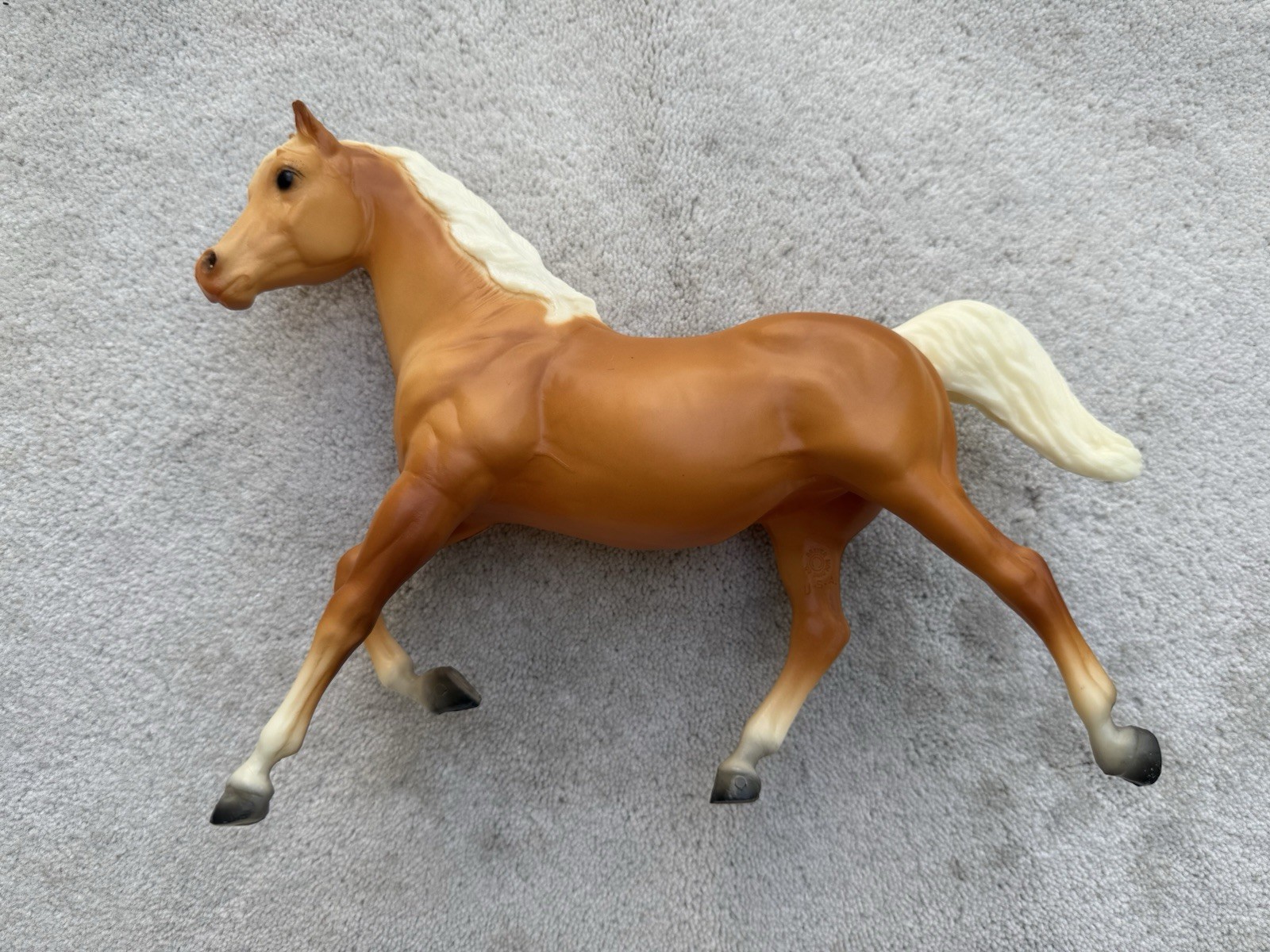 RARE Vintage Breyer Horse Palomino Running Mare Montgomery Ward Holiday SR 1982 RARE Vintage Breyer Horse Palomino Running Mare Montgomery Ward Holiday SR 1982