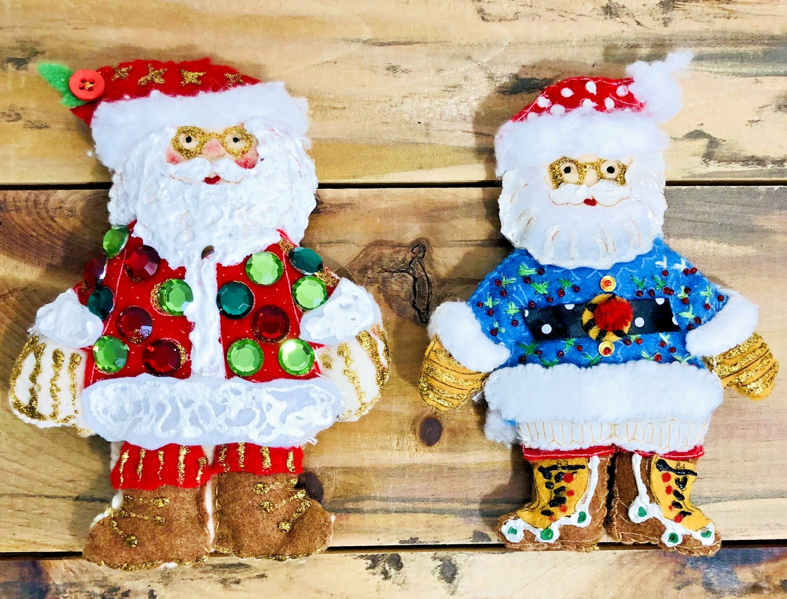 VTG Bucilla Mary Engelbreit Felt Christmas Santa Ornaments Set of 2 Rare