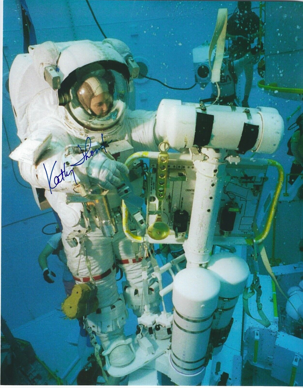 KATHRYN Kathy THORNTON Astronaut NASA Scientist Signed 8 x 10 Photo 