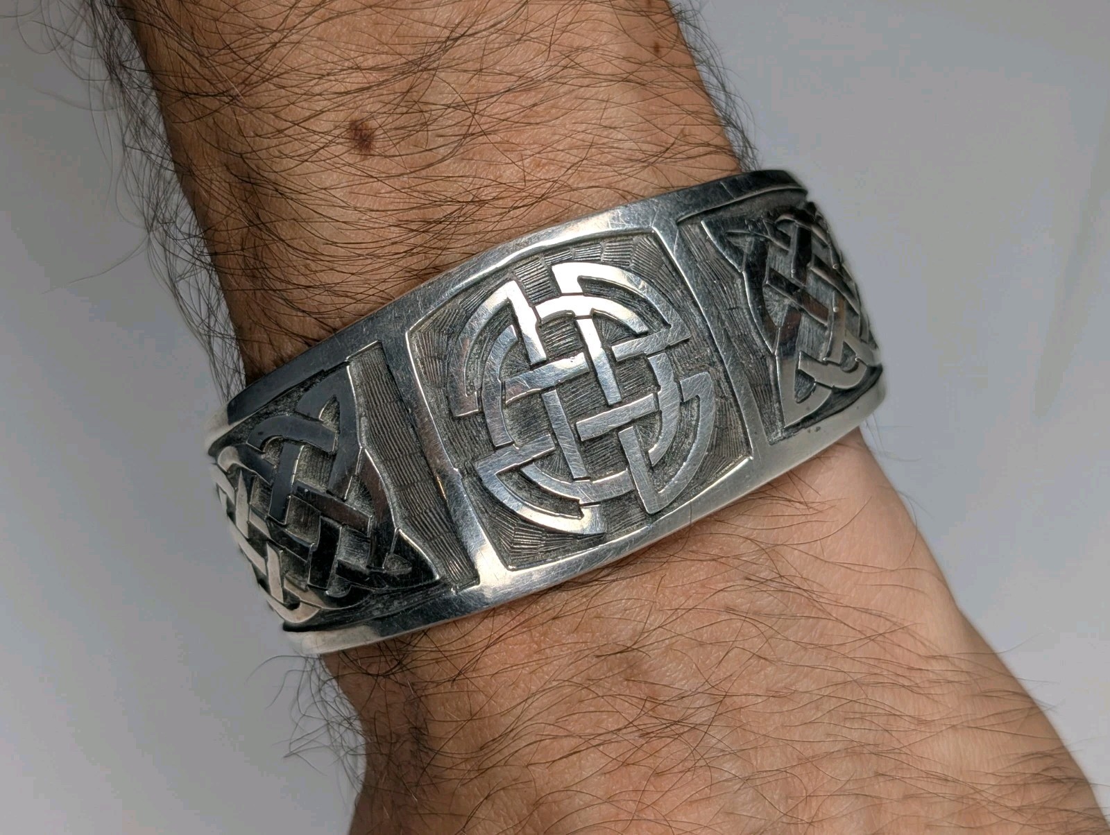 Vtg Hopi Sterling Silver Overlay Celtic Knot Cuff Bracelet Heavy 56g Sz 7.5" Vtg Hopi Sterling Silver Overlay Celtic Knot Cuff Bracelet Heavy 56g Sz 7.5"