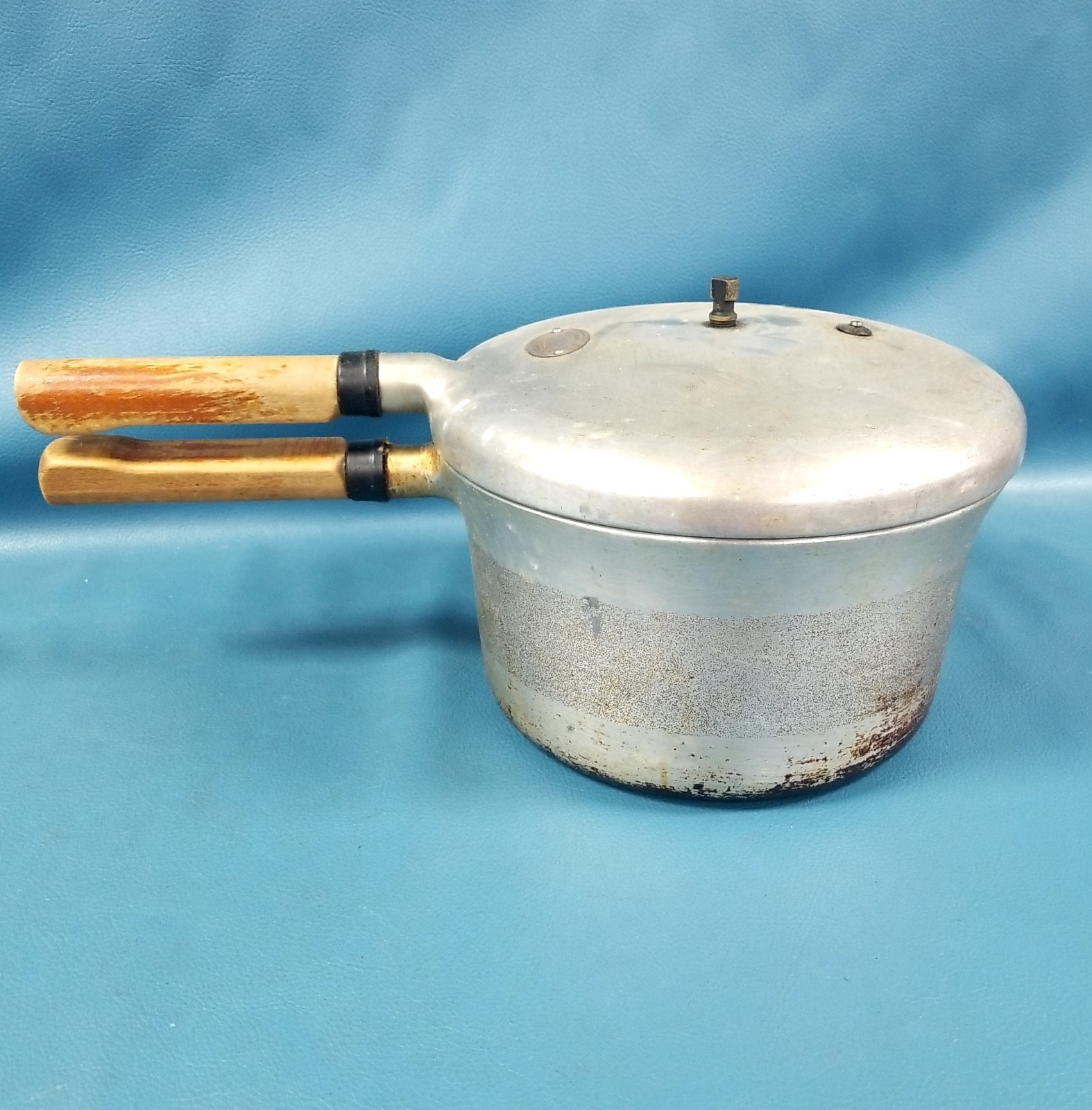 VTG Wood Handled Presto Cooker W/ Insert & Jiggler #40 Cast Aluminum VTG Wood Handled Presto Cooker W/ Insert & Jiggler #40 Cast Aluminum