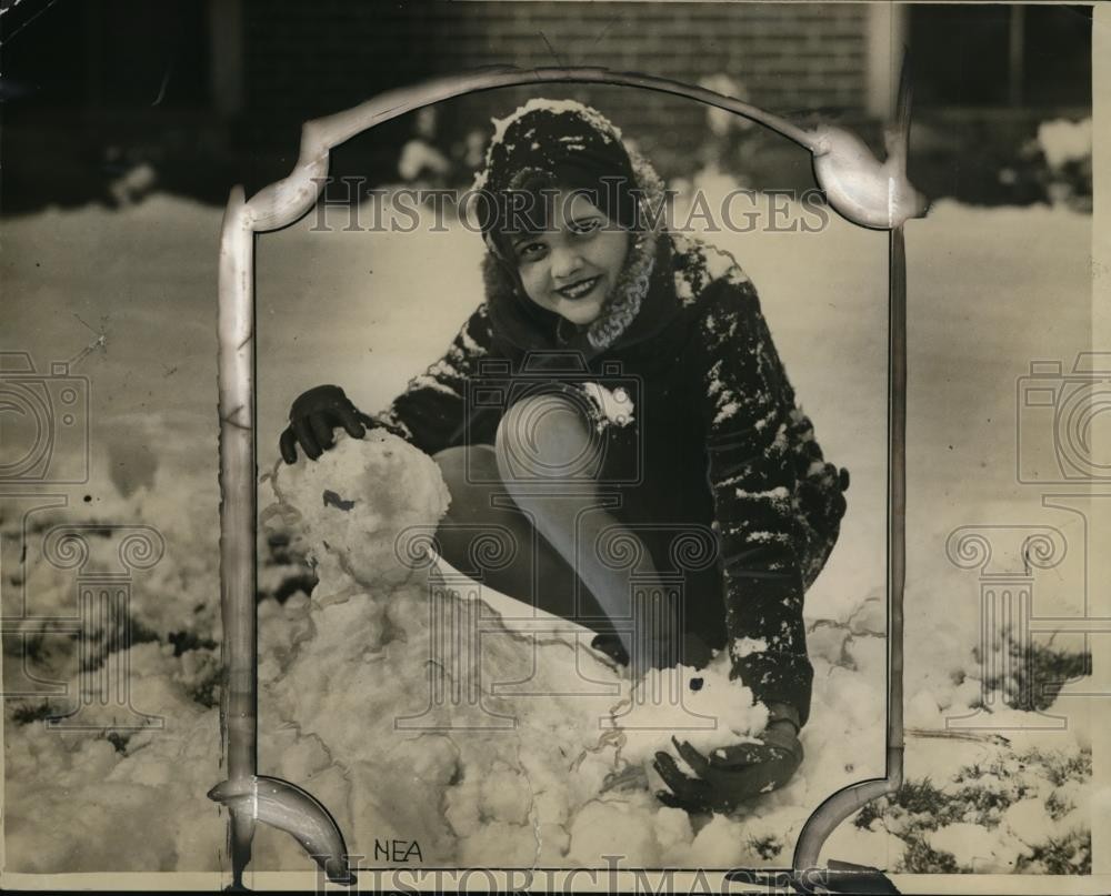 1929 Press Photo Ruth Miller plays in the snow at Memphis Tennessee - net22843