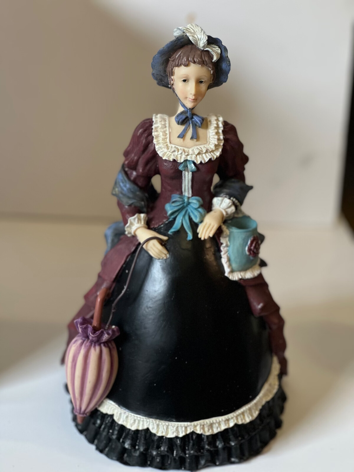 CLASSIC TREASURES MESSAGE BOARD AND SAVINGS BANK WOMAN SCULPTURE W/BOX