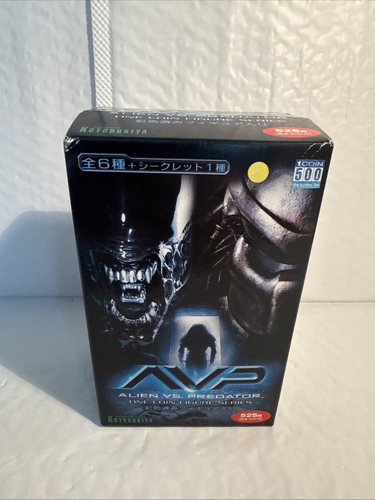 2005 Kotobukiya Mini One Coin Alien Vs Predator sealed box 2005 Kotobukiya Mini One Coin Alien Vs Predator sealed box