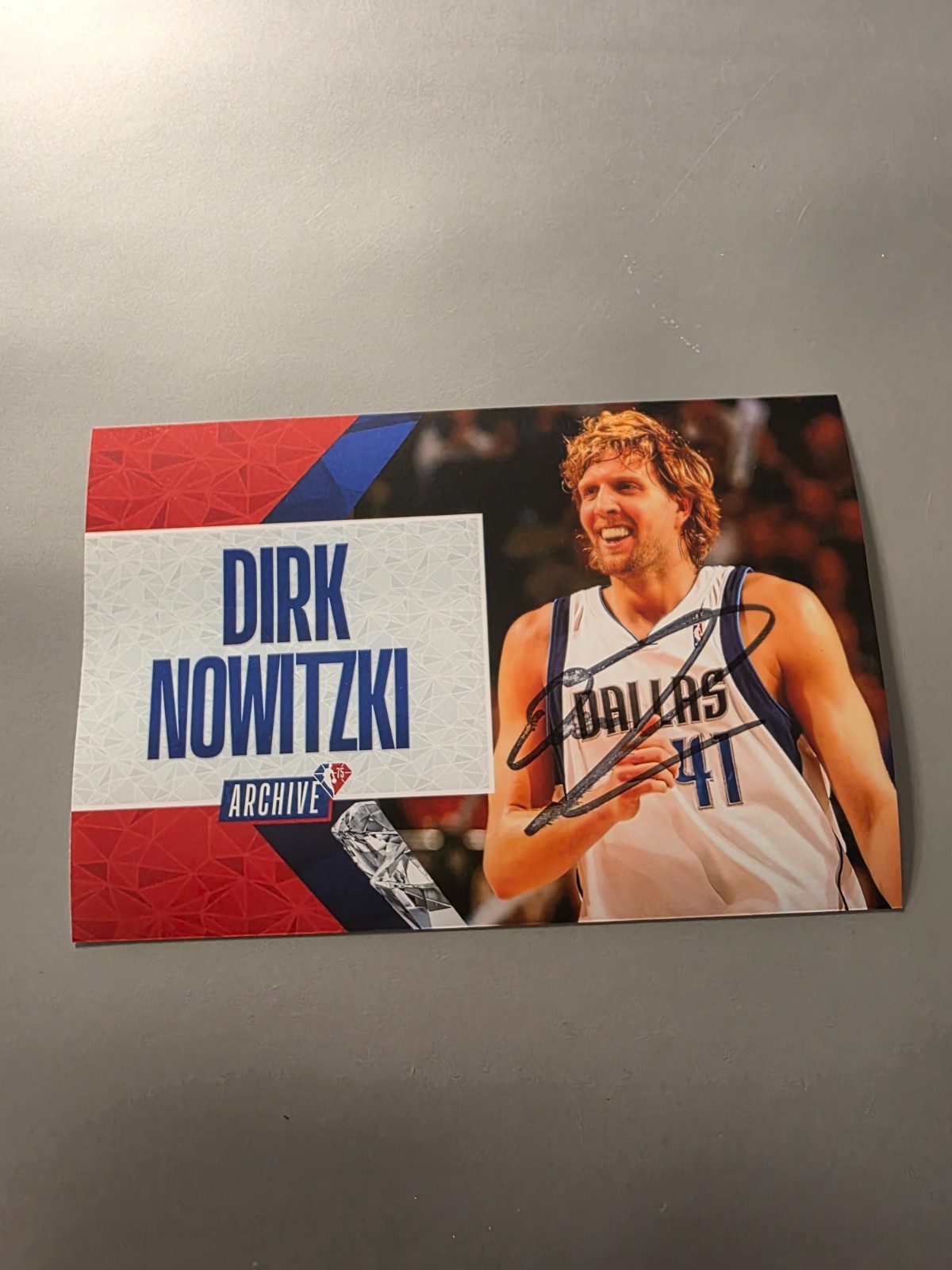 DIRK NOWITZKI-signed photo approx 13x19 autograph (4586) COA DIRK NOWITZKI-signed photo approx 13x19 autograph (4586) COA