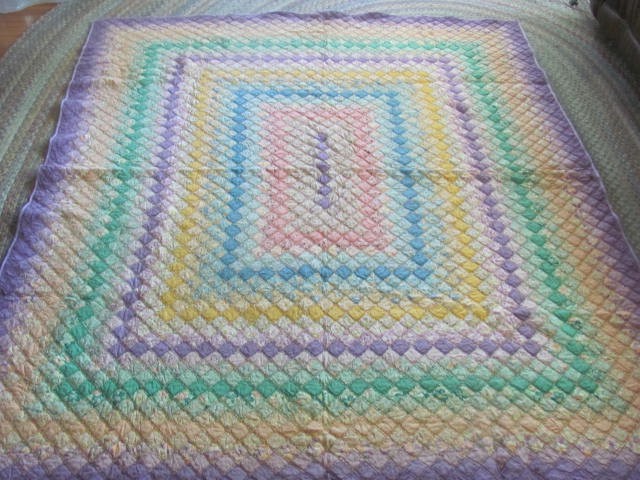 Lovely 1930's vintage Trip Around World hand quilted cotton quilt 74 x 84 in Lovely 1930's vintage Trip Around World hand quilted cotton quilt 74 x 84 in