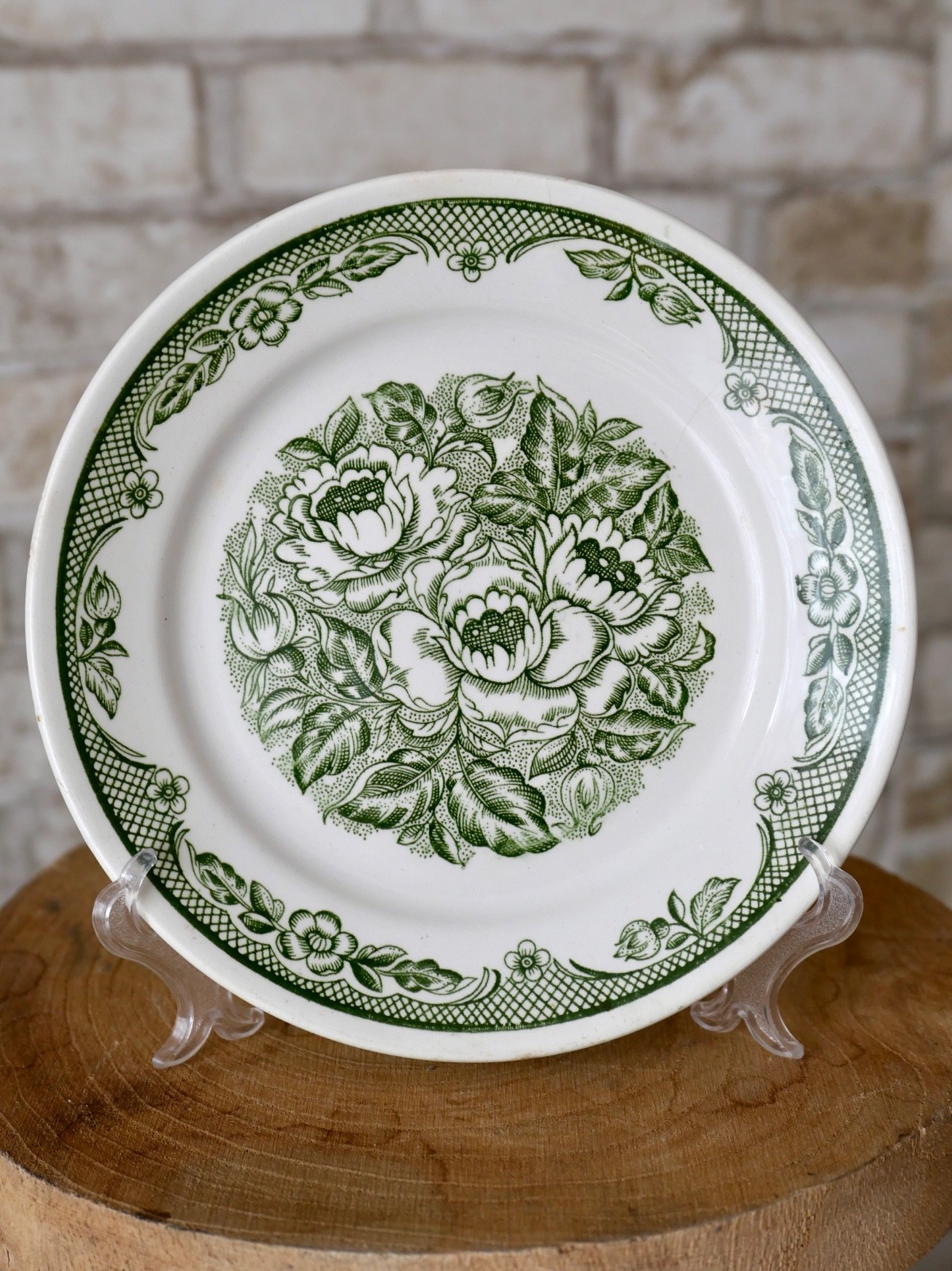 Vintage Budyanskiy Faience Plate Ukrainian Green Floral Botanical Decor Vintage Budyanskiy Faience Plate Ukrainian Green Floral Botanical Decor