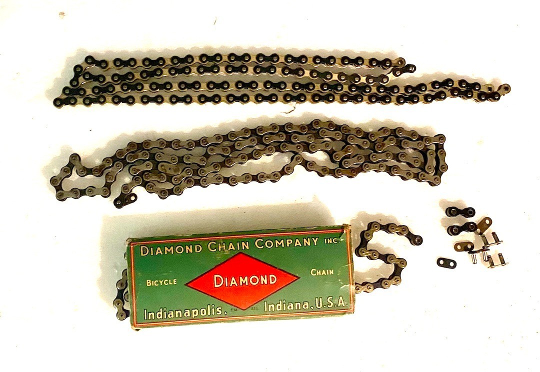 NOS ANTIQUE VINTAGE BICYCLE CHAINS, DIAMOND 1" SKIP LINK, SMITH, ETC MIXED LOT NOS ANTIQUE VINTAGE BICYCLE CHAINS, DIAMOND 1" SKIP LINK, SMITH, ETC MIXED LOT