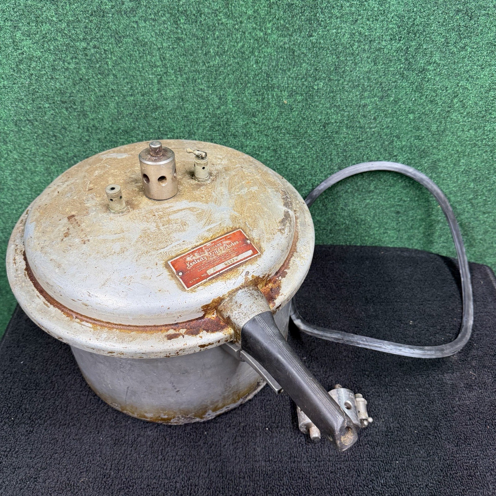 Vintage KFC Colonel Sanders Mirro-Matic 16 Qt. Pressure Cooker Serial 61270 Vintage KFC Colonel Sanders Mirro-Matic 16 Qt. Pressure Cooker Serial 61270