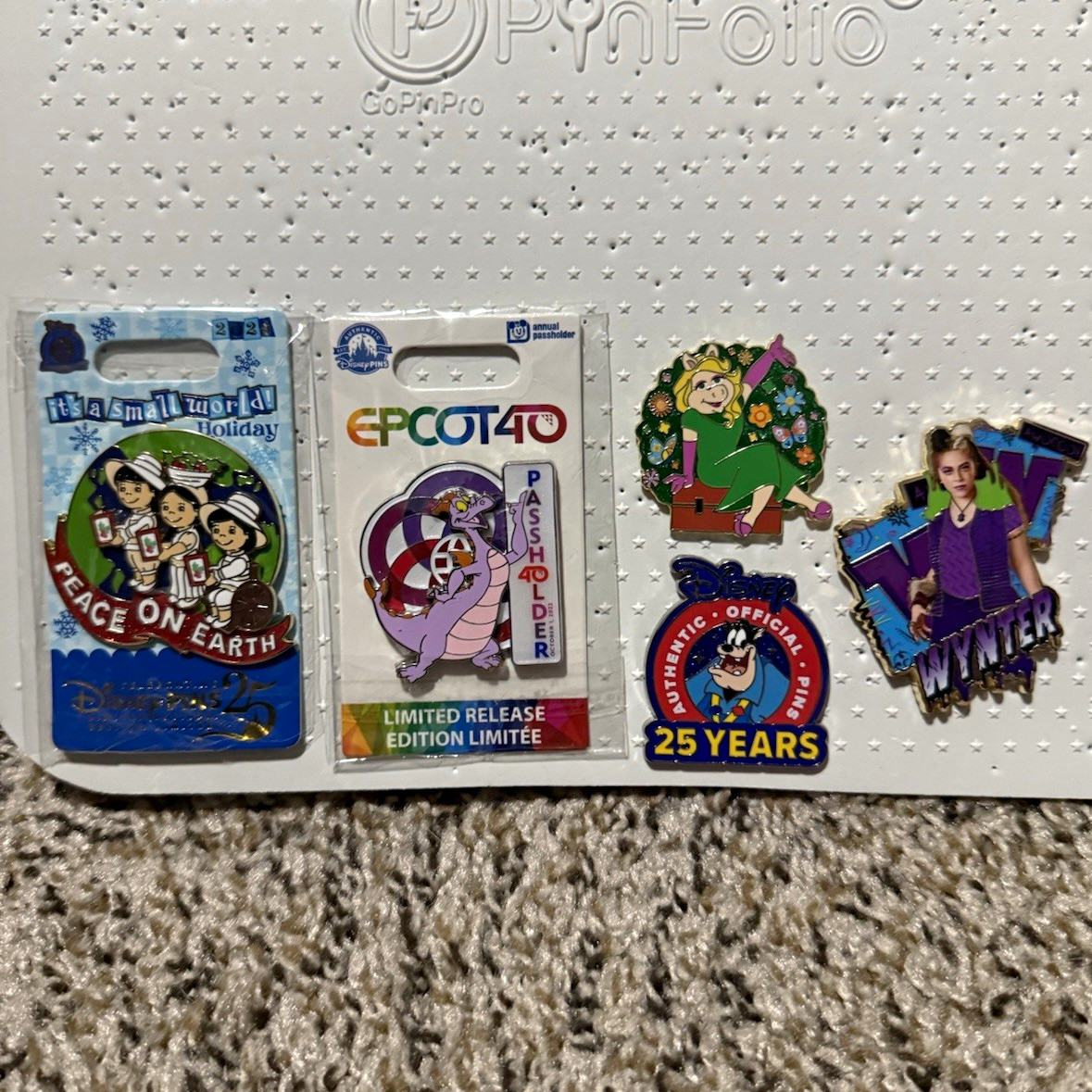Small Lot of 5 Limited Edition and Limited Release Disney Pins Small Lot of 5 Limited Edition and Limited Release Disney Pins