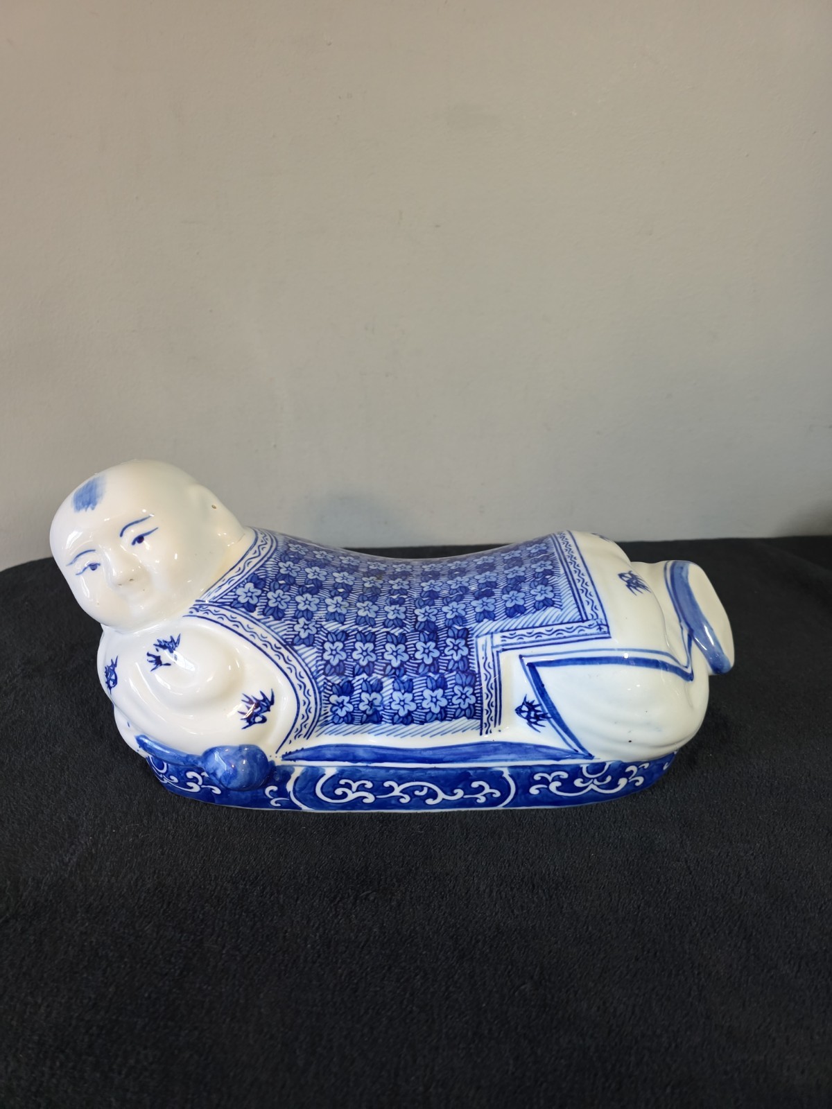 Vtg Blue & White Porcelain Chinese Opium Pillow Figural Reclining Boy Headrest Vtg Blue & White Porcelain Chinese Opium Pillow Figural Reclining Boy Headrest