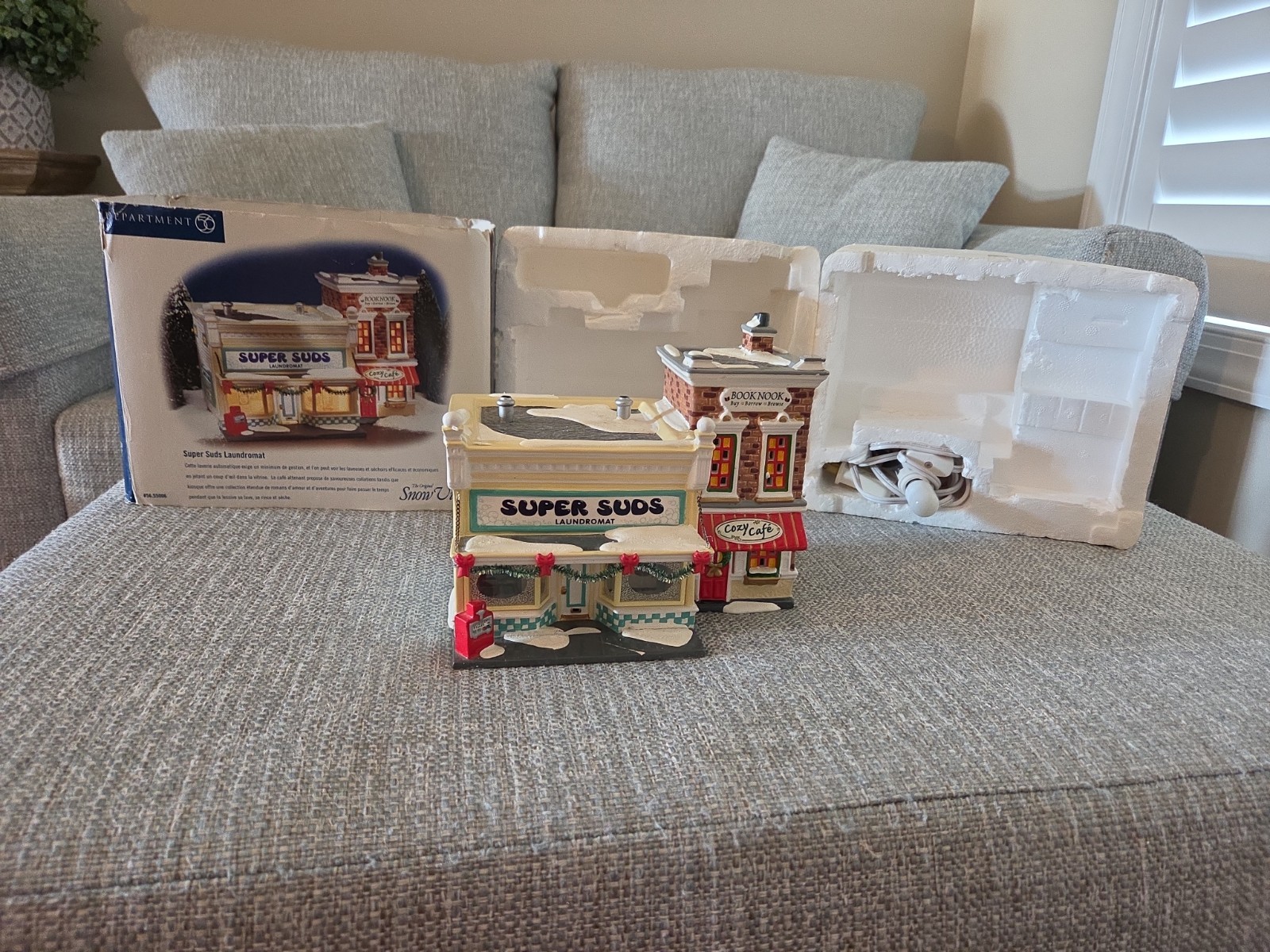 Dept 56 Snow Village Super Suds Laundromat 55006 Lighted Boxed Cozy Cafe Retired Dept 56 Snow Village Super Suds Laundromat 55006 Lighted Boxed Cozy Cafe Retired
